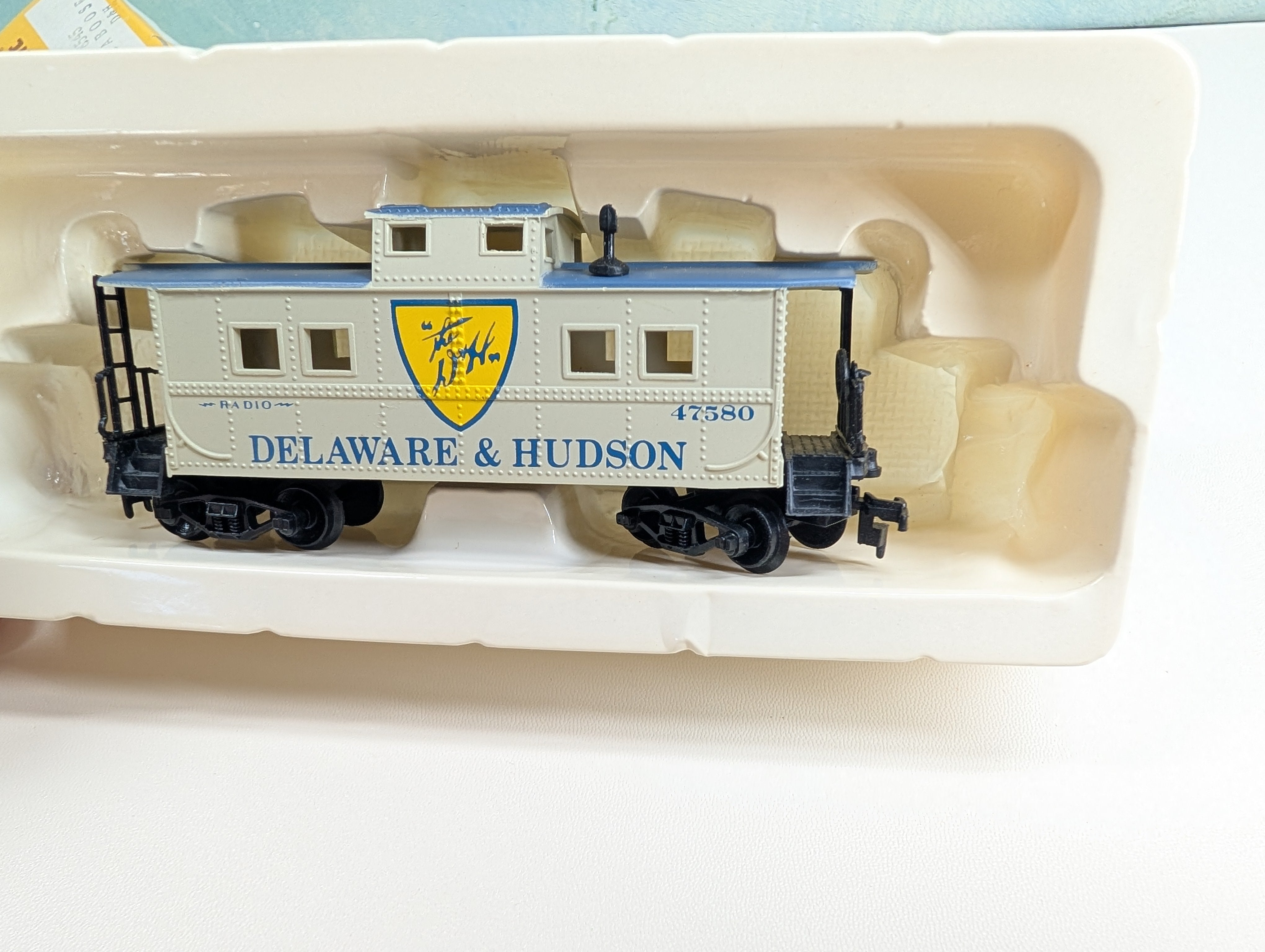 USED Life-Like HO Scale Caboose Delaware and Hudson DH #47580 Bev-Bel