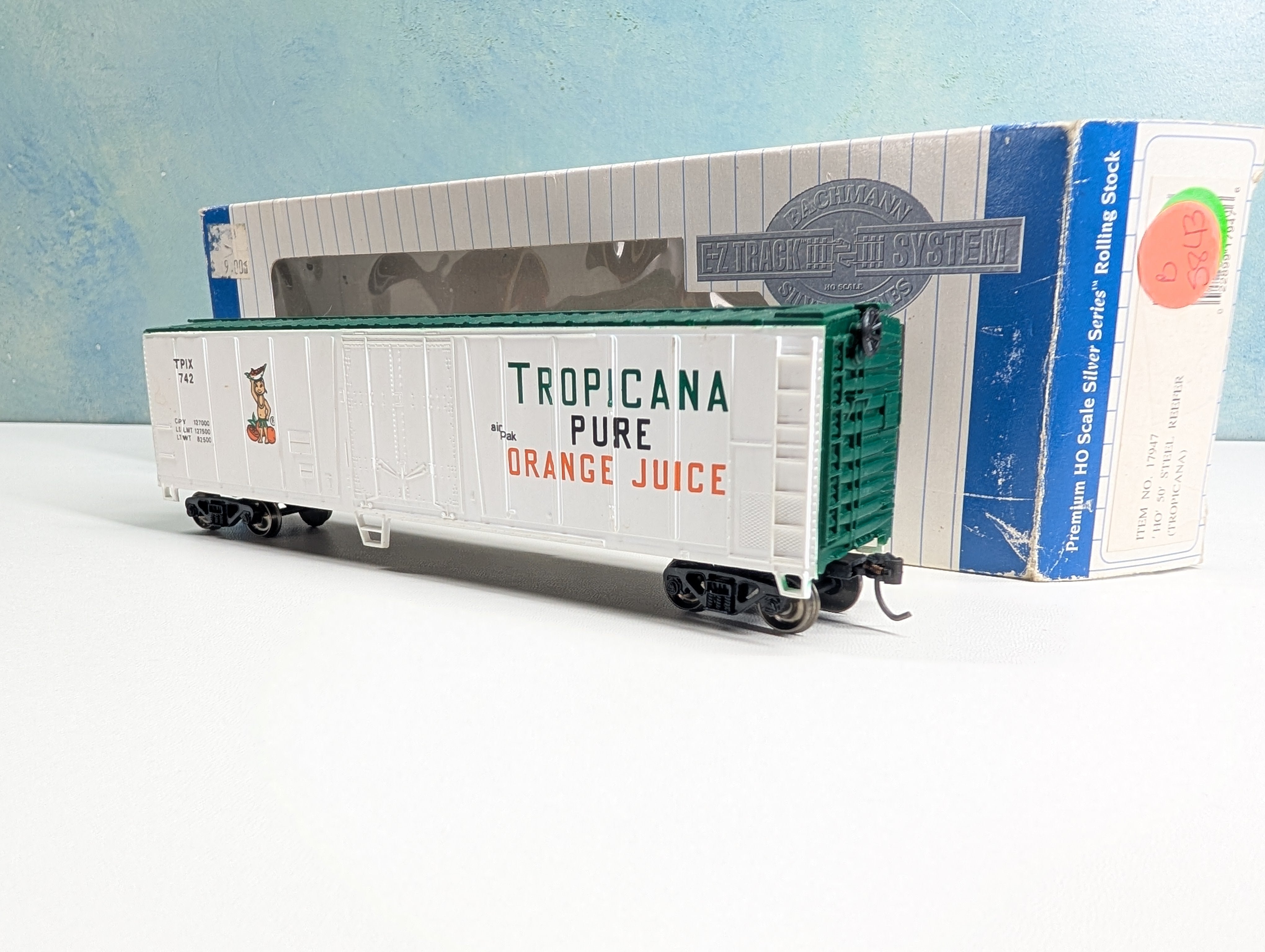 USED Bachmann 17947 HO Scale 50' Steel Reefer Tropicana TPIX #742 Metal Wheels