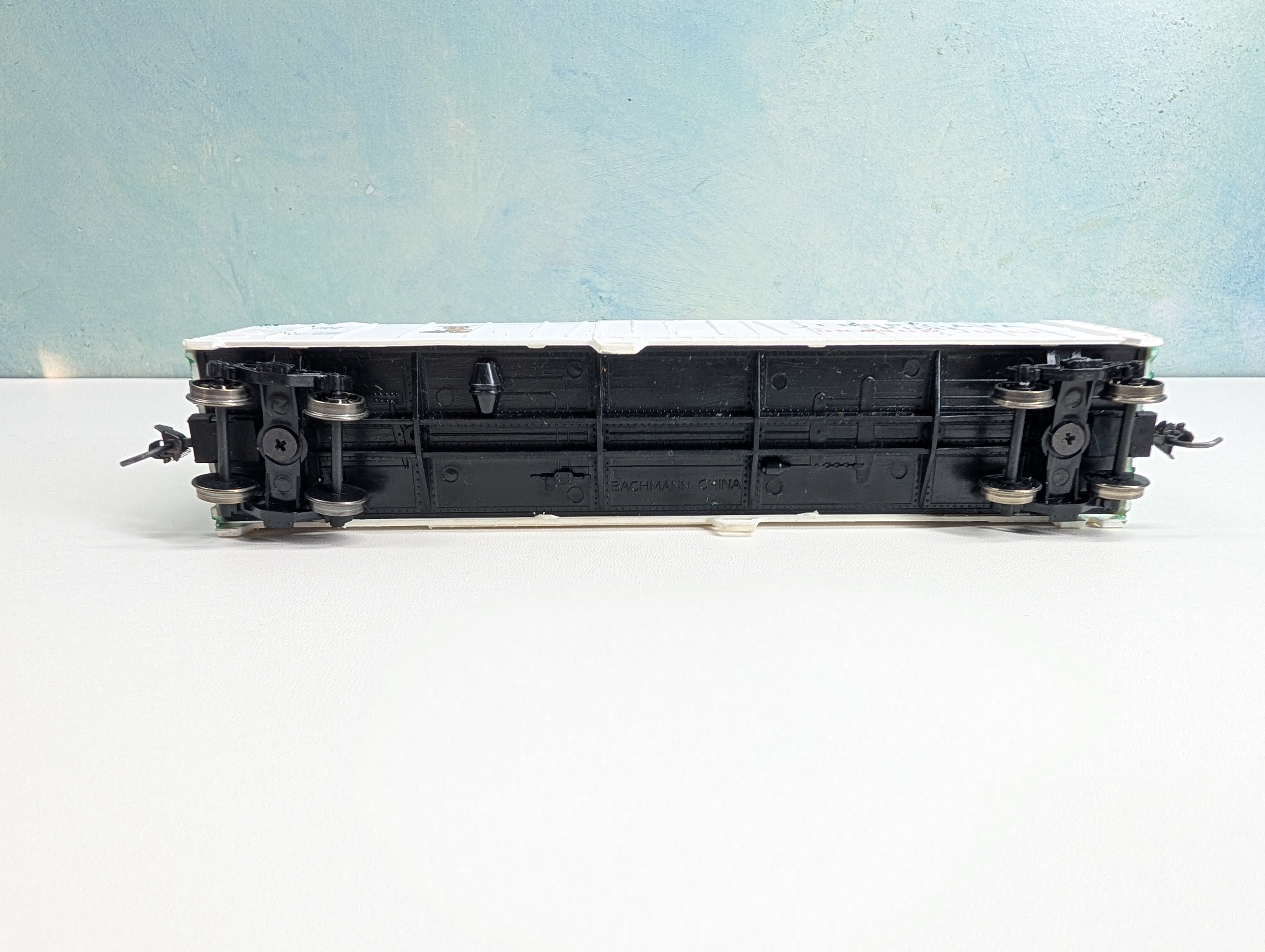 USED Bachmann 17947 HO Scale 50' Steel Reefer Tropicana TPIX #742 Metal Wheels