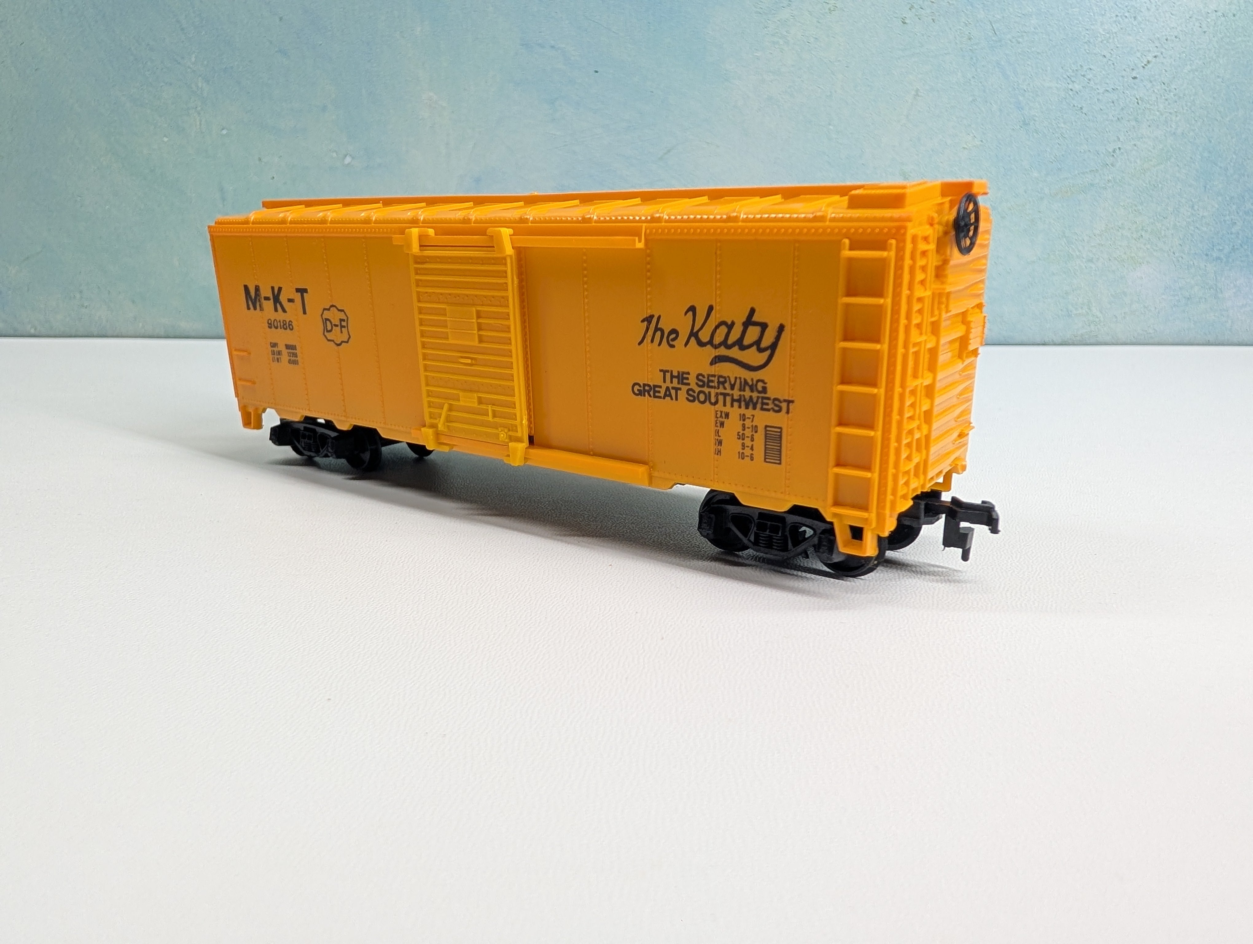 USED HO Scale 40' Box Car MKT #90186 The Katy
