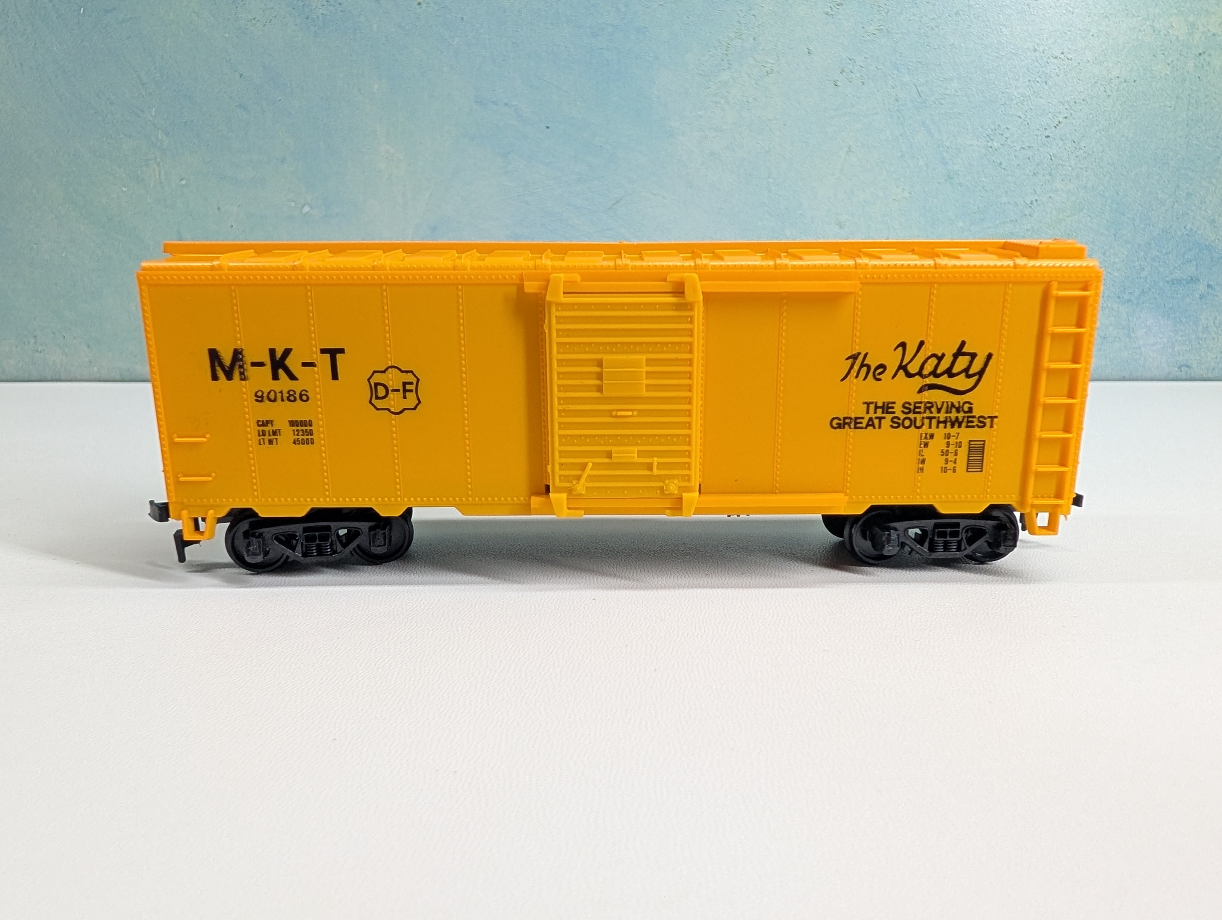 USED HO Scale 40' Box Car MKT #90186 The Katy