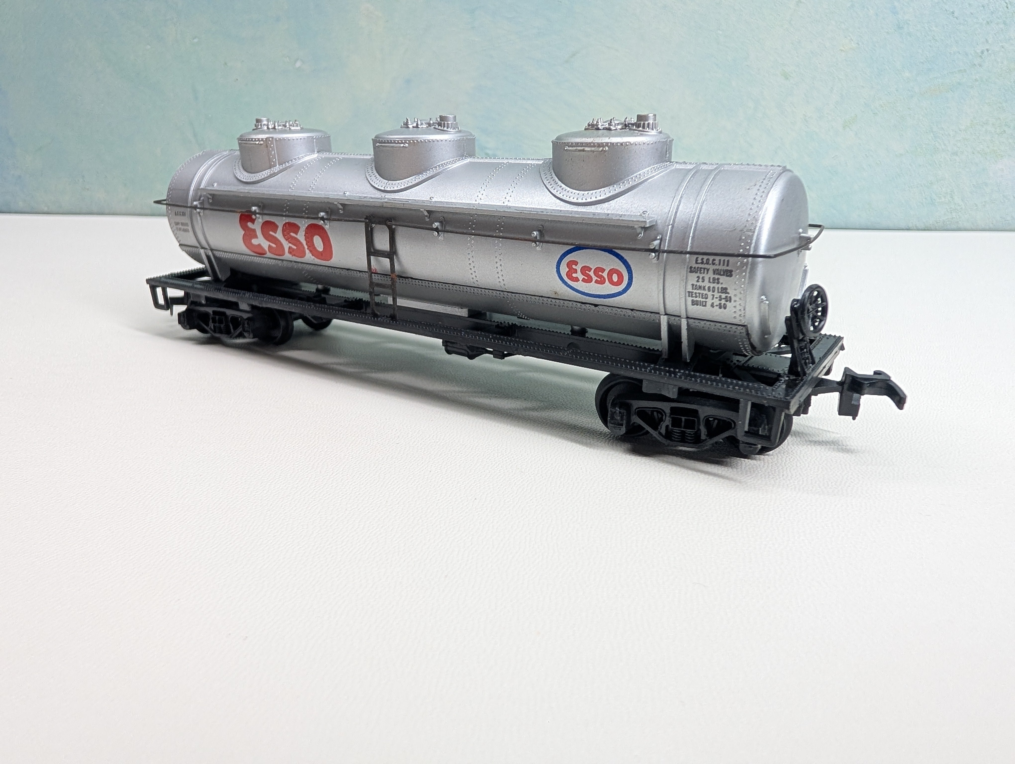USED HO Scale Triple Dome Tank Car Esso AEC #324
