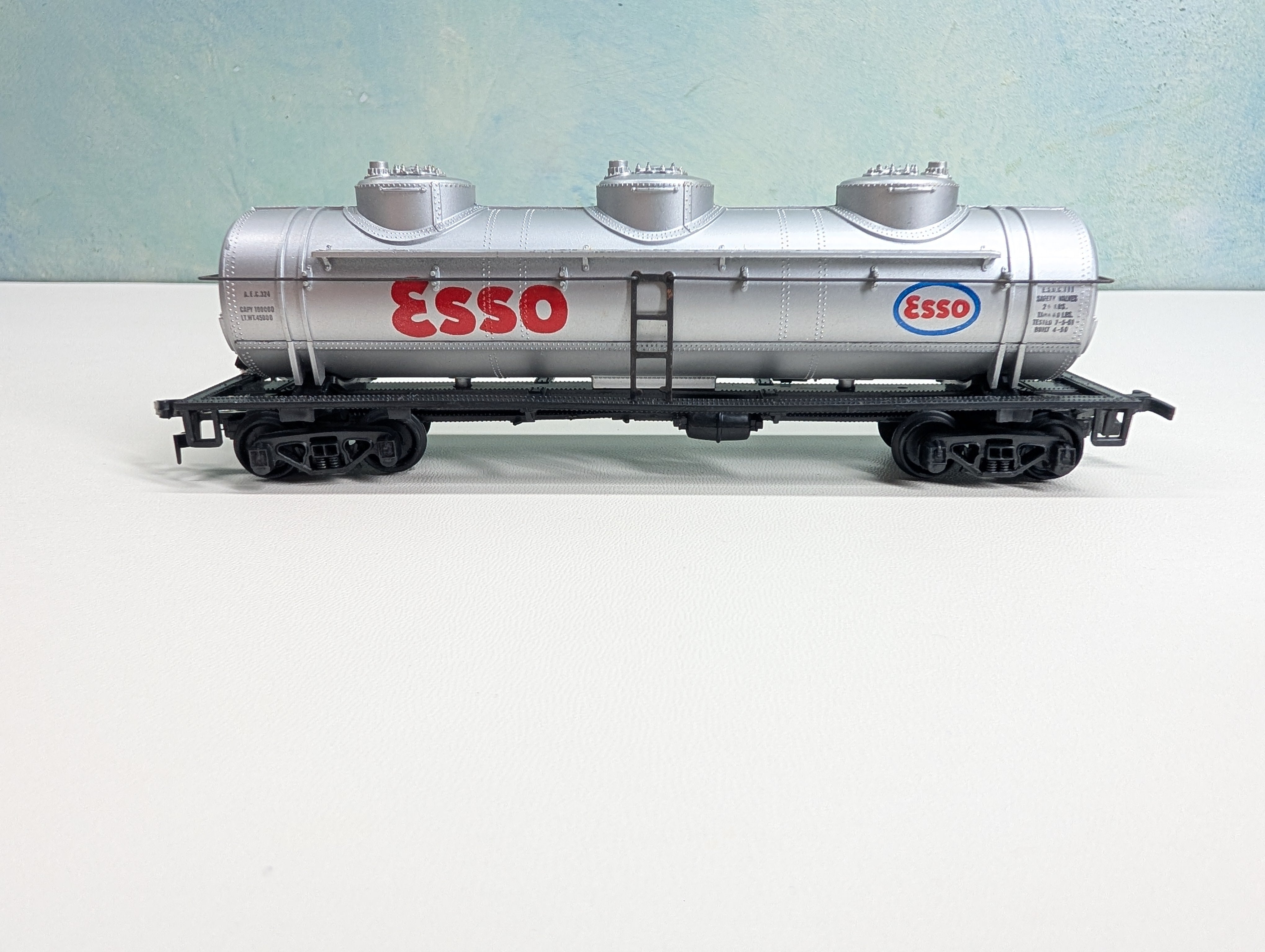 USED HO Scale Triple Dome Tank Car Esso AEC #324
