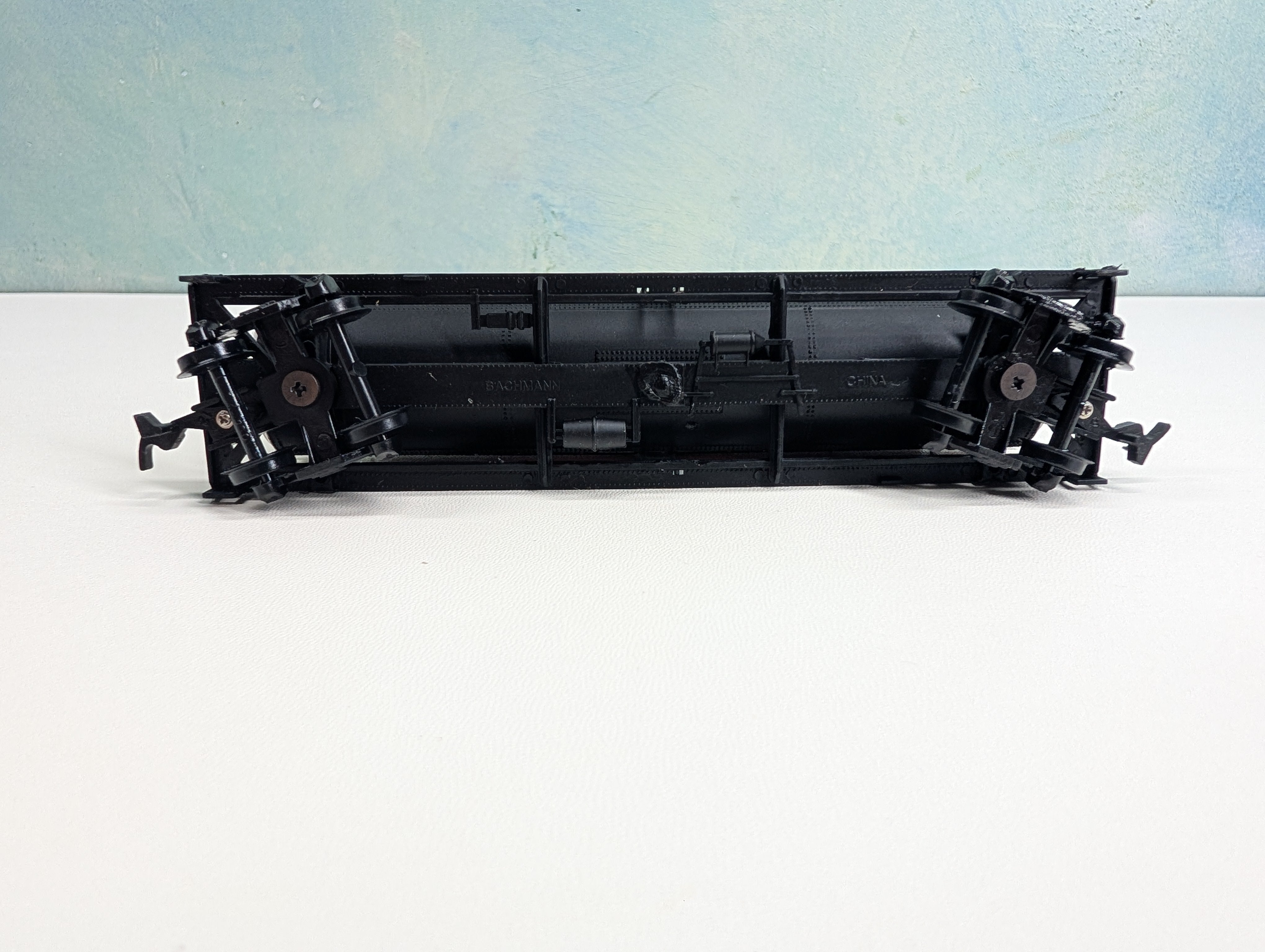 USED Bachmann HO Scale Triple Dome Tank Car Exxon #1121