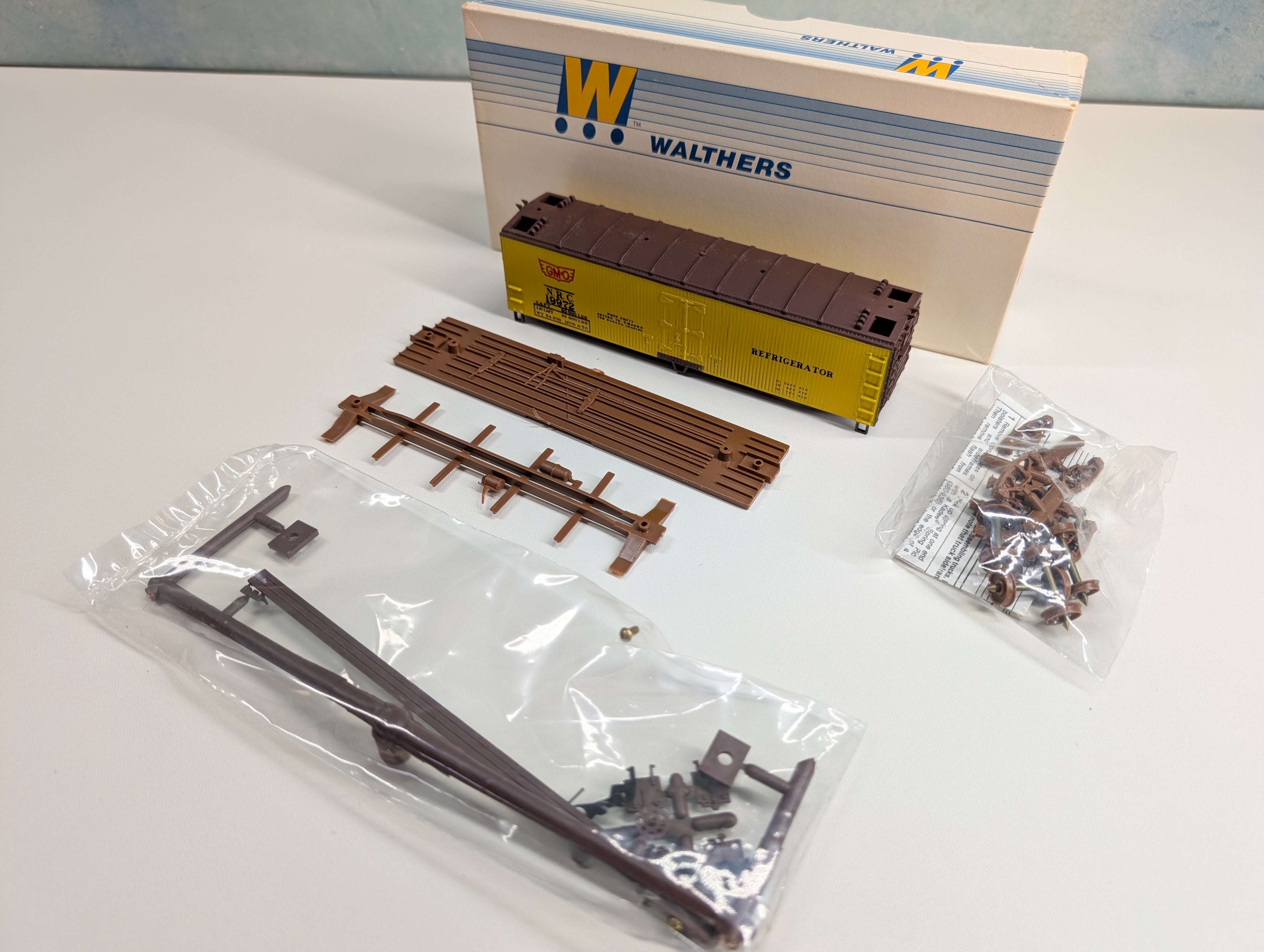 USED Walthers 932-2311 HO Scale 40' DS Wood Reefer w/ Dreadnaught Ends Gulf, Mobile and Ohio GMO #19972 KIT