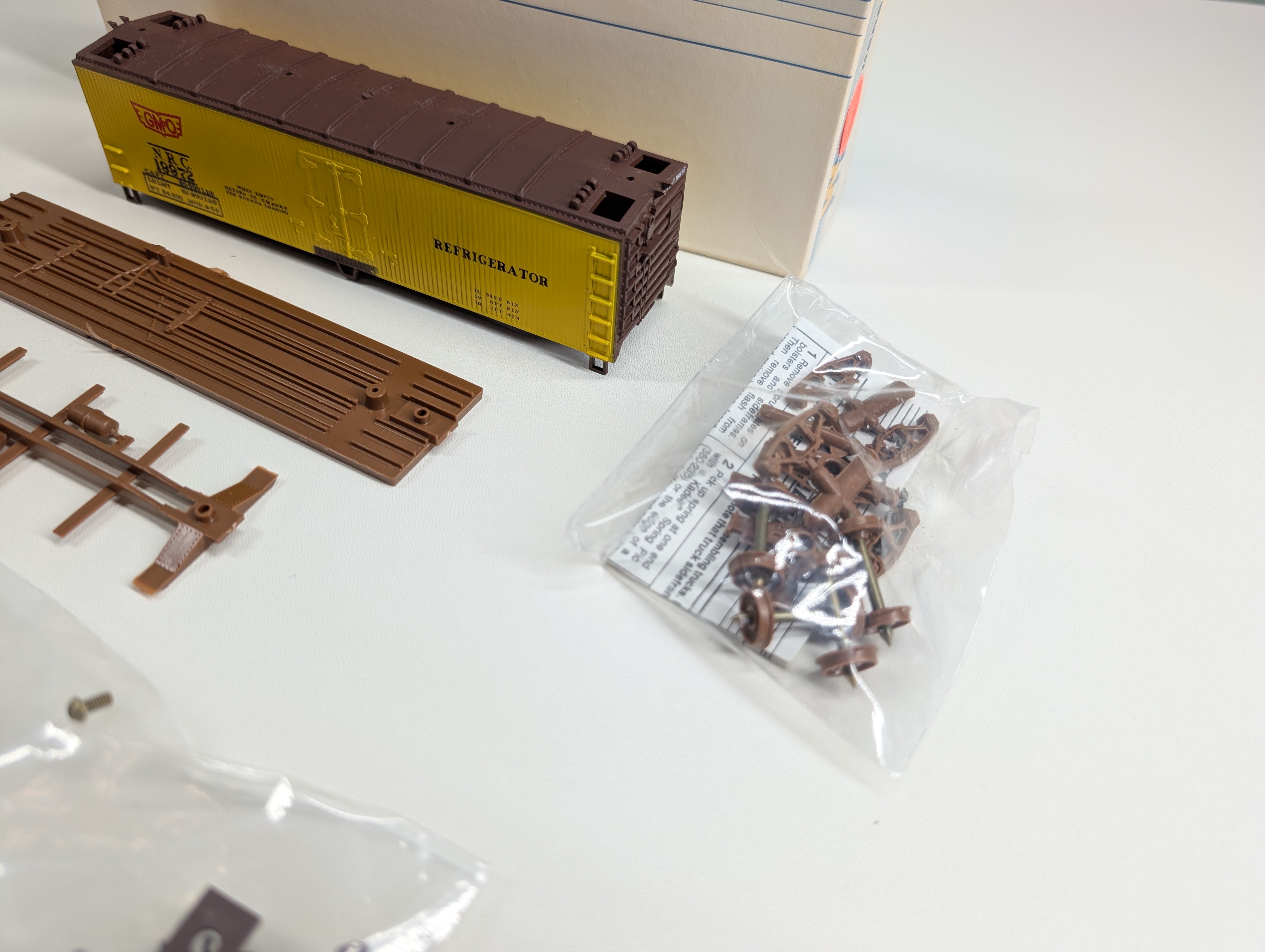 USED Walthers 932-2311 HO Scale 40' DS Wood Reefer w/ Dreadnaught Ends Gulf, Mobile and Ohio GMO #19972 KIT