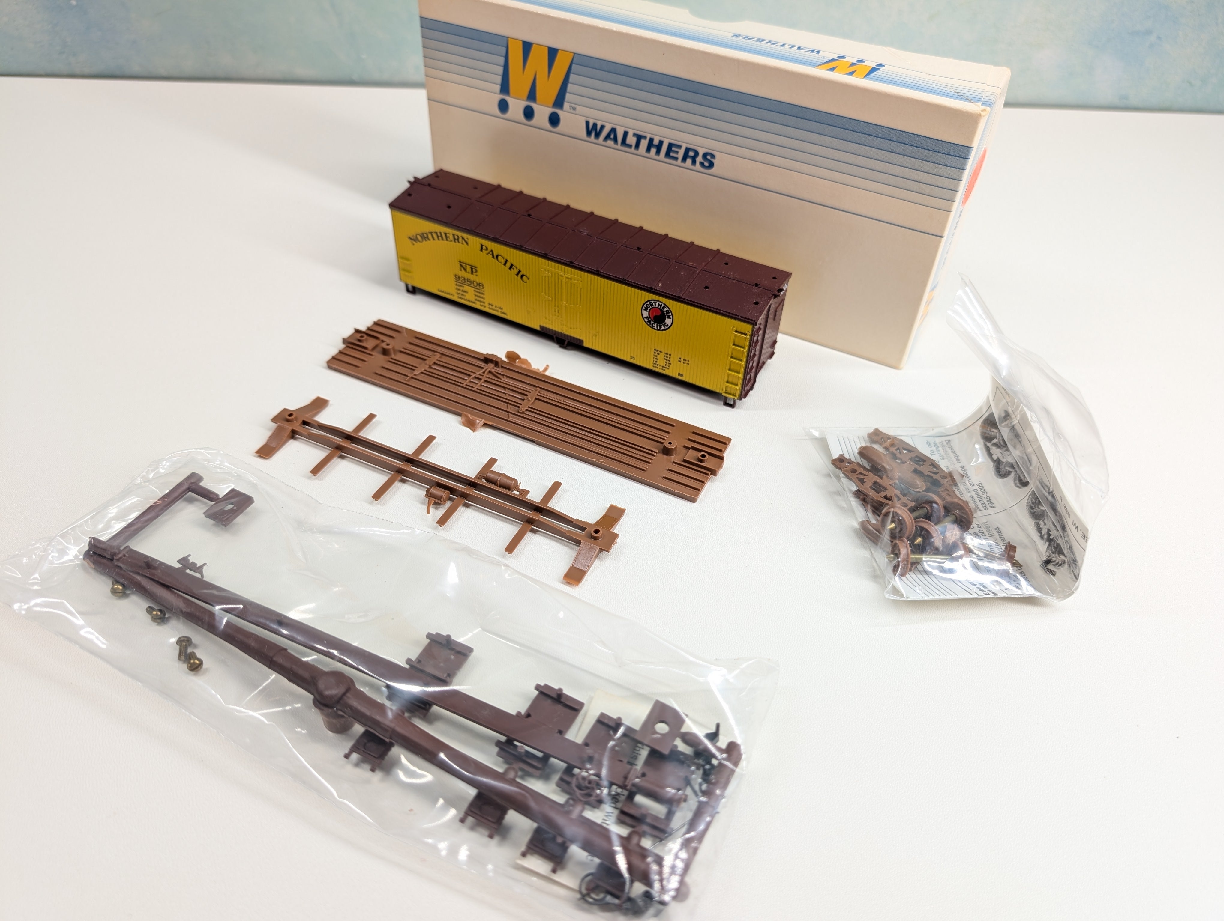 USED Walthers 932-2466 HO Scale 40' DS Wood Reefer w/ Wood Ends Northern Pacific NP #93806 KIT