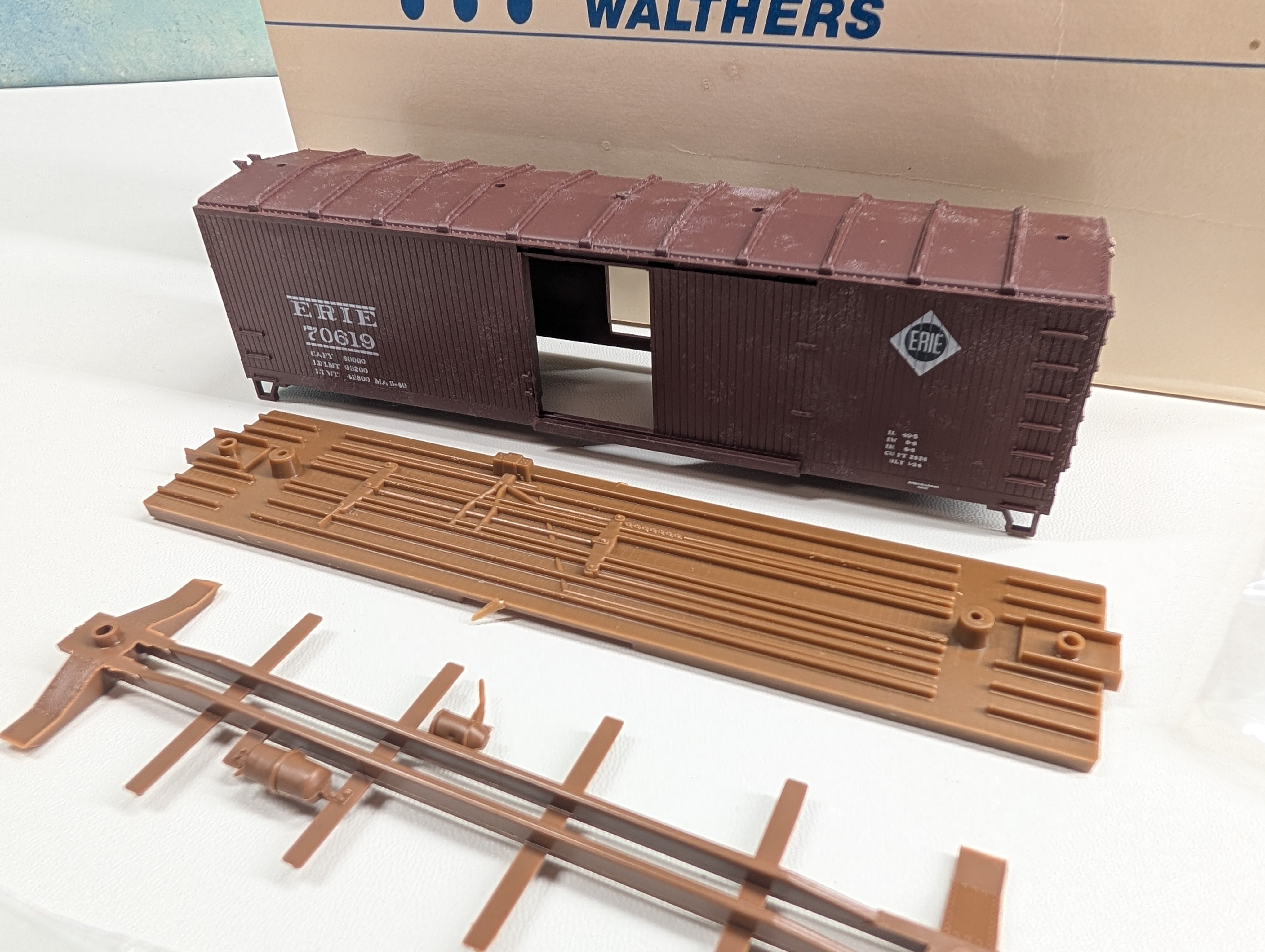 USED Walthers 932-2029 HO Scale 40' DS Wood Box Car w/ Dreadnaught Ends Erie #70619 KIT