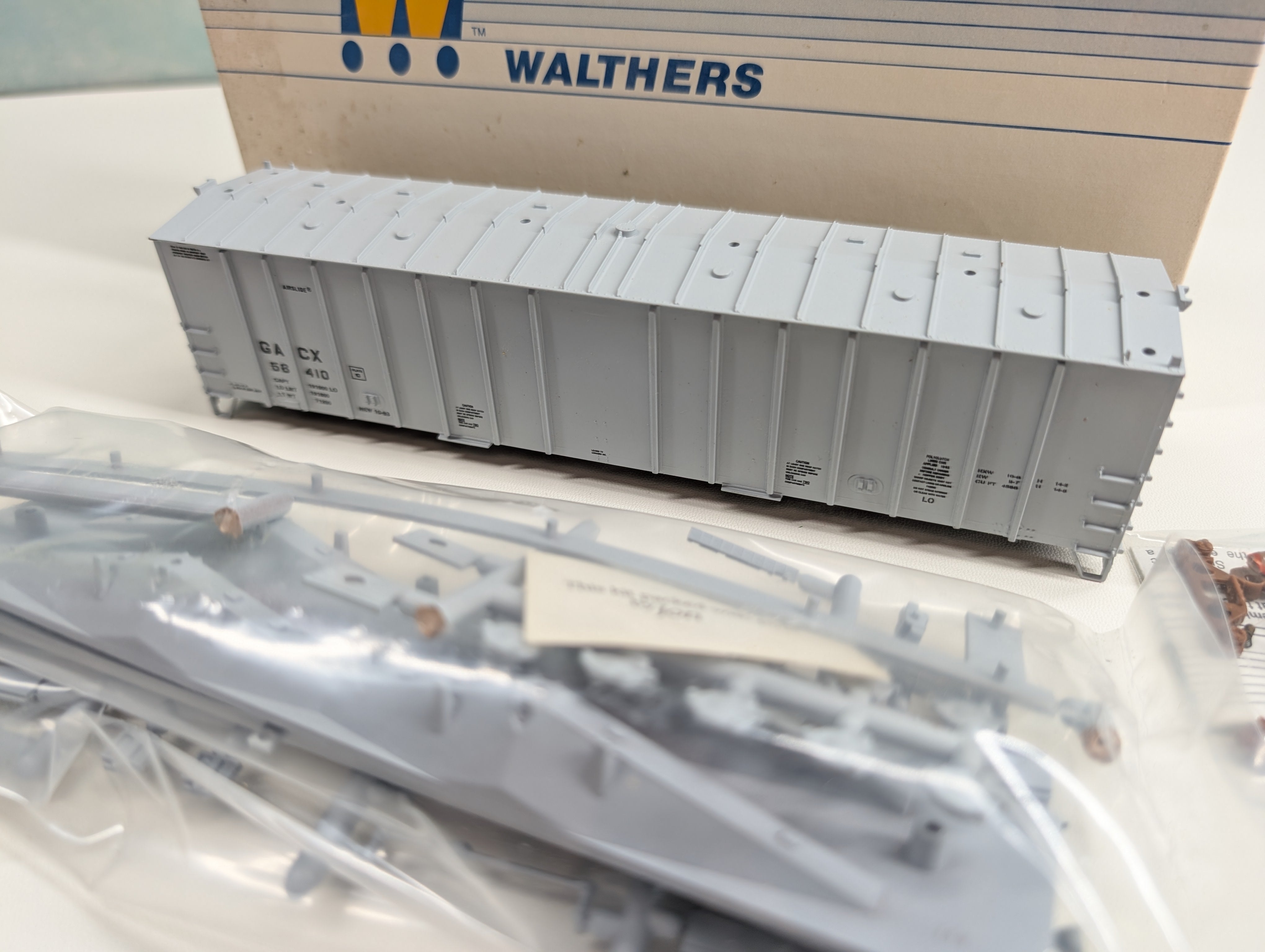 USED Walthers 932-3657 HO Scale 50' Airslide Hopper GACX #56410 KIT
