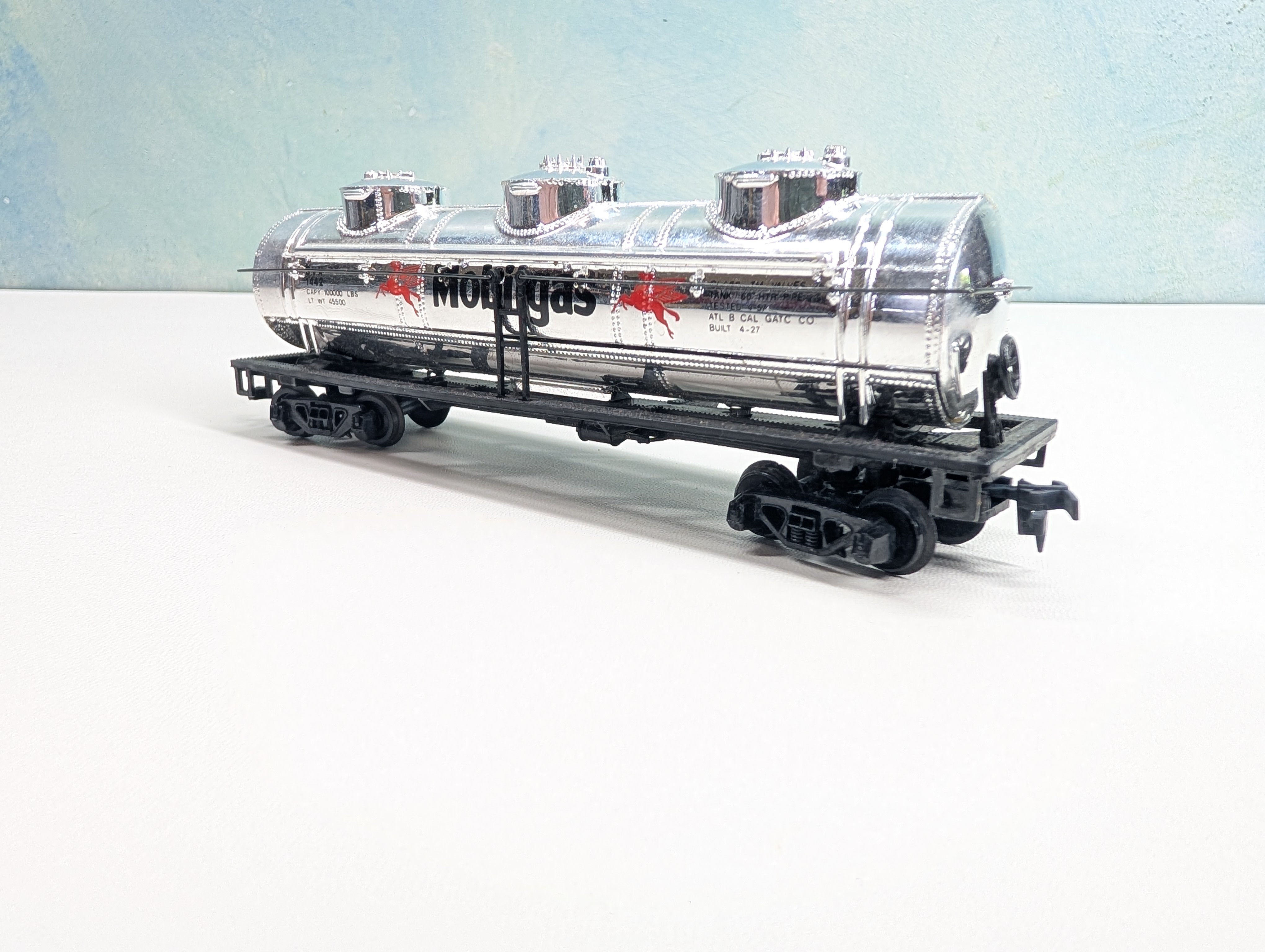 USED Bachmann HO Scale Triple Dome Tank Car Mobilgas SVX #1442