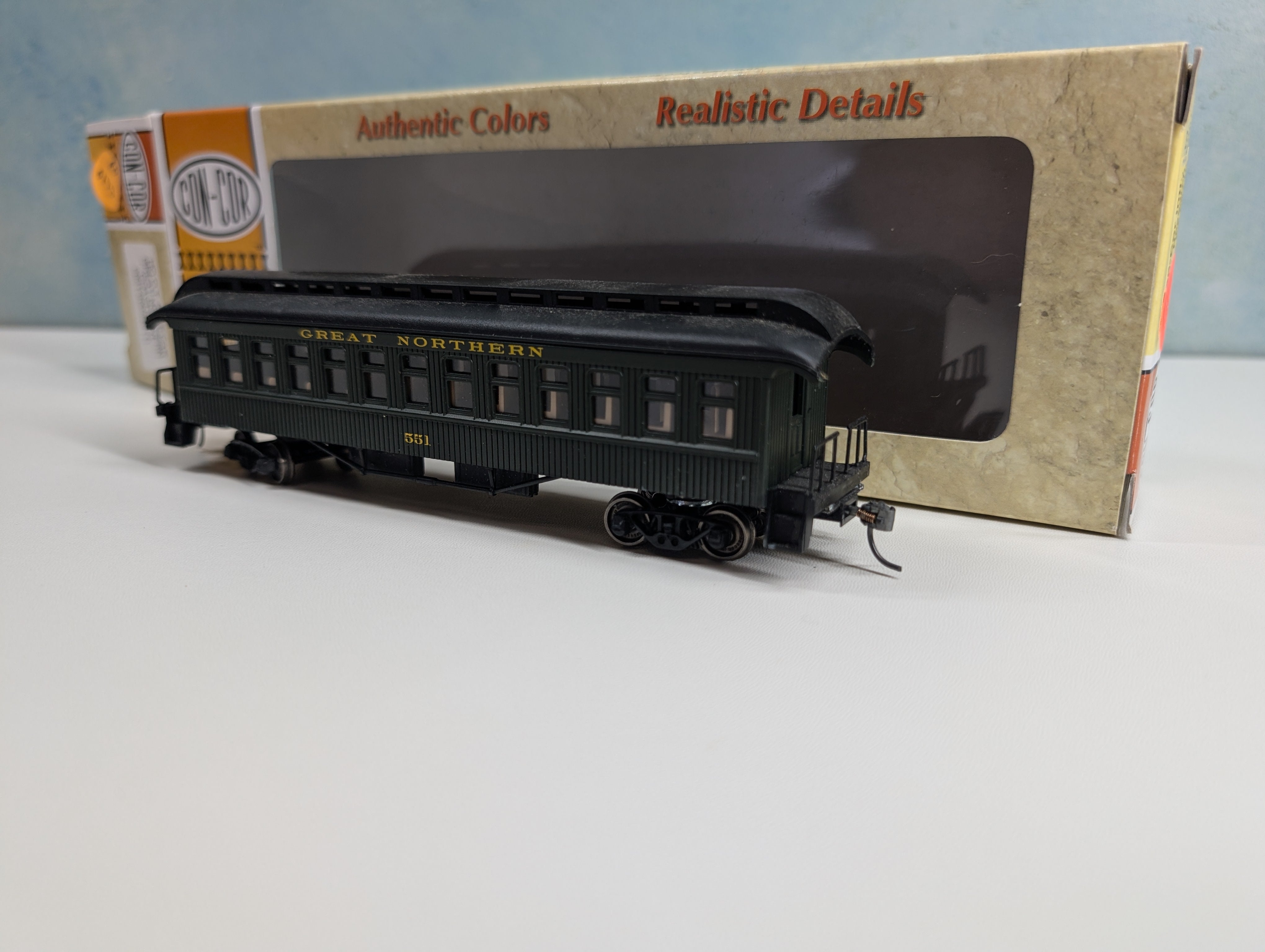 USED Con-Cor #1-000230-1 HO Scale Old Time Passenger Car Coach Great Northern #551 Metal Wheels