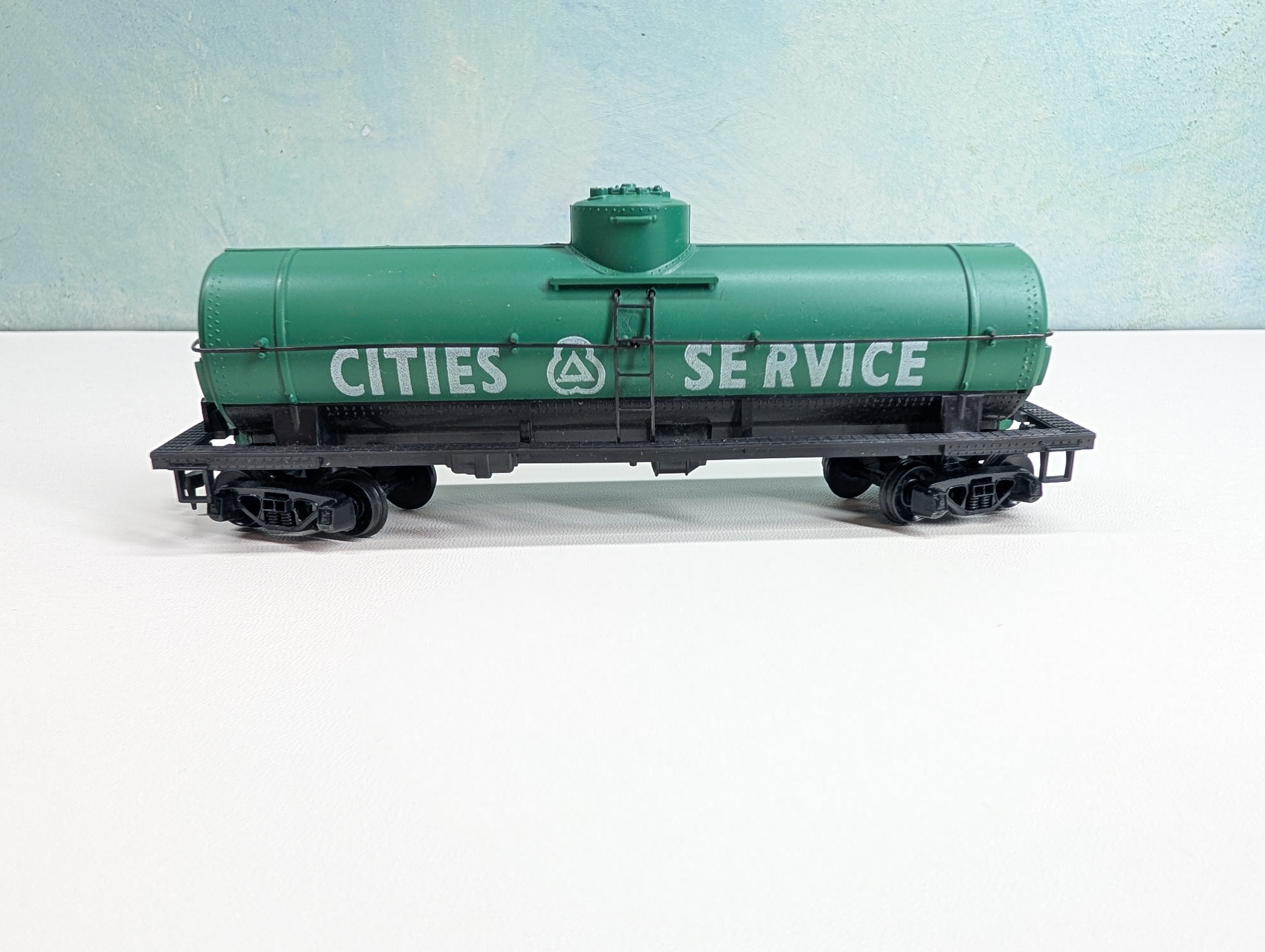 USED HO Scale Single Dome Tank Car Cities Service