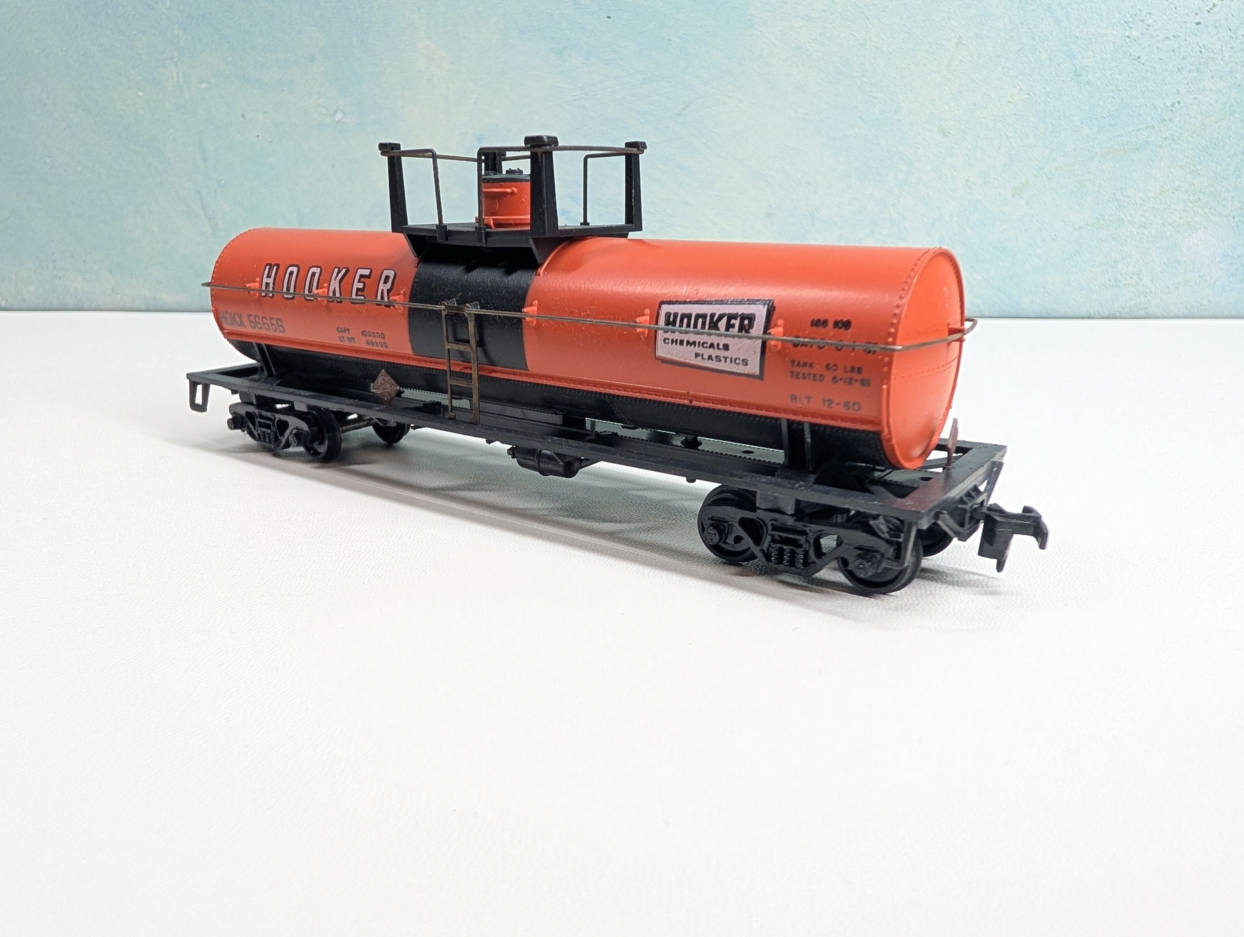 USED Athearn HO Scale Tank Car Hooker Chemical HOKX #56656