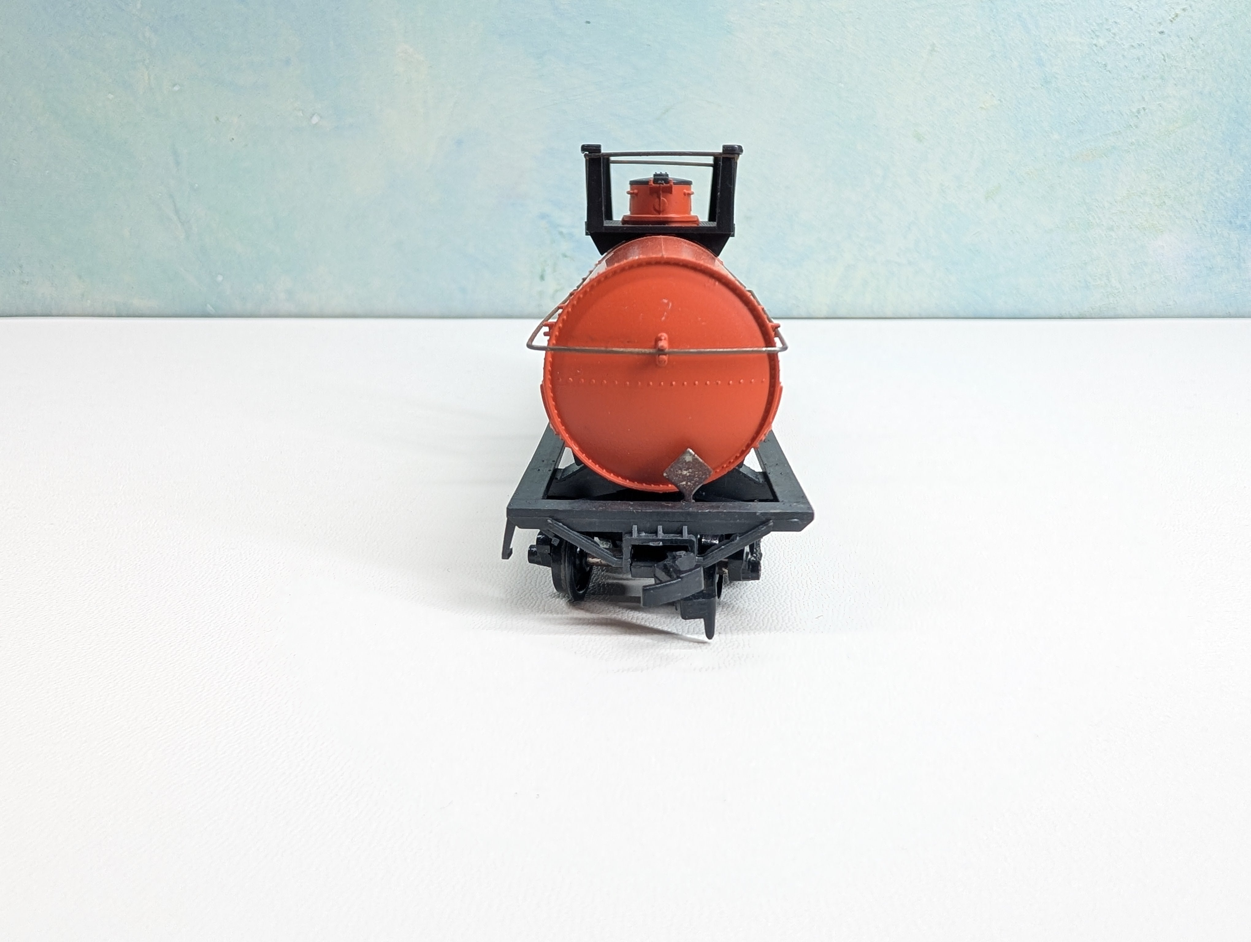 USED Athearn HO Scale Tank Car Hooker Chemical HOKX #56656