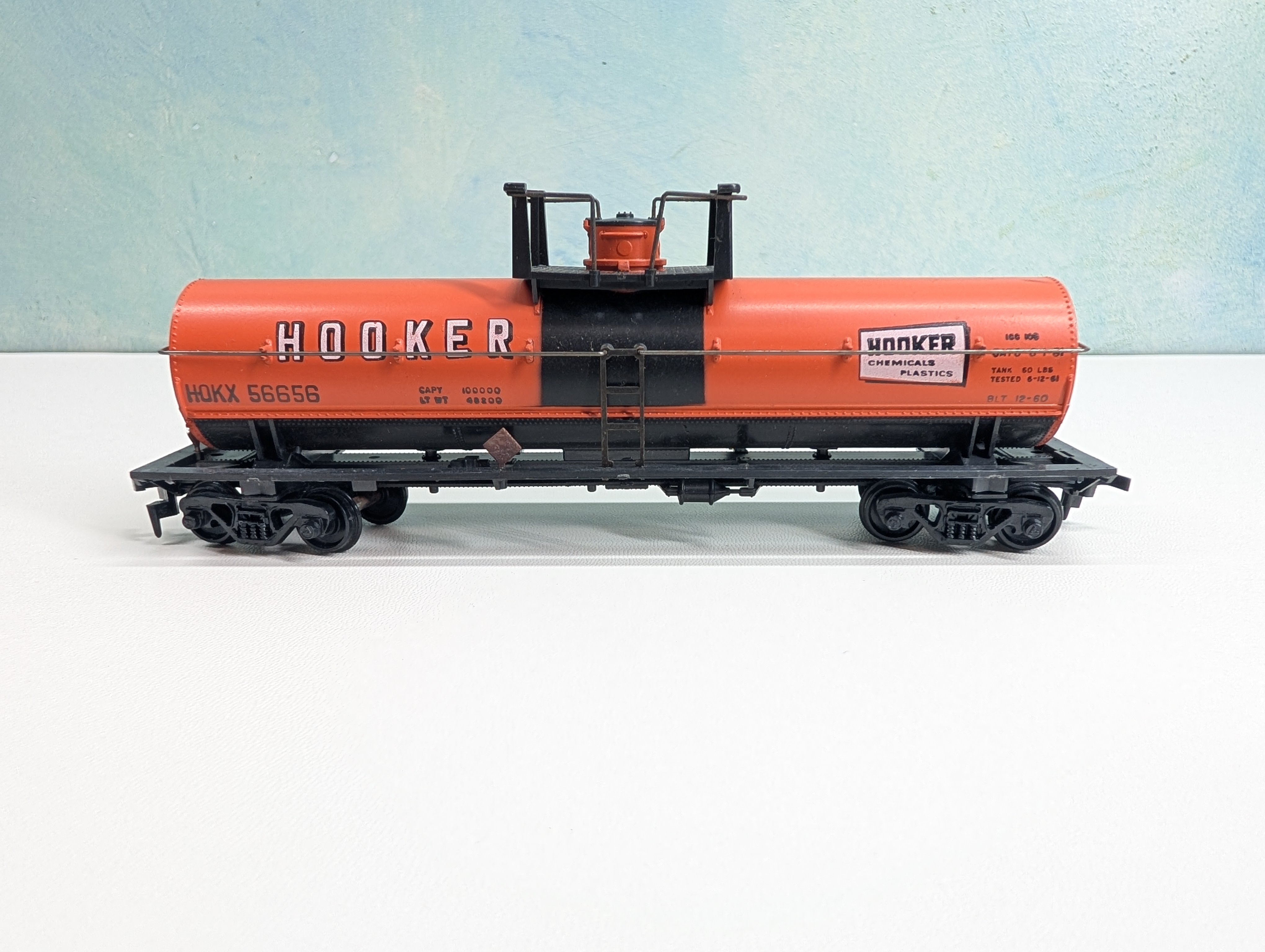 USED Athearn HO Scale Tank Car Hooker Chemical HOKX #56656