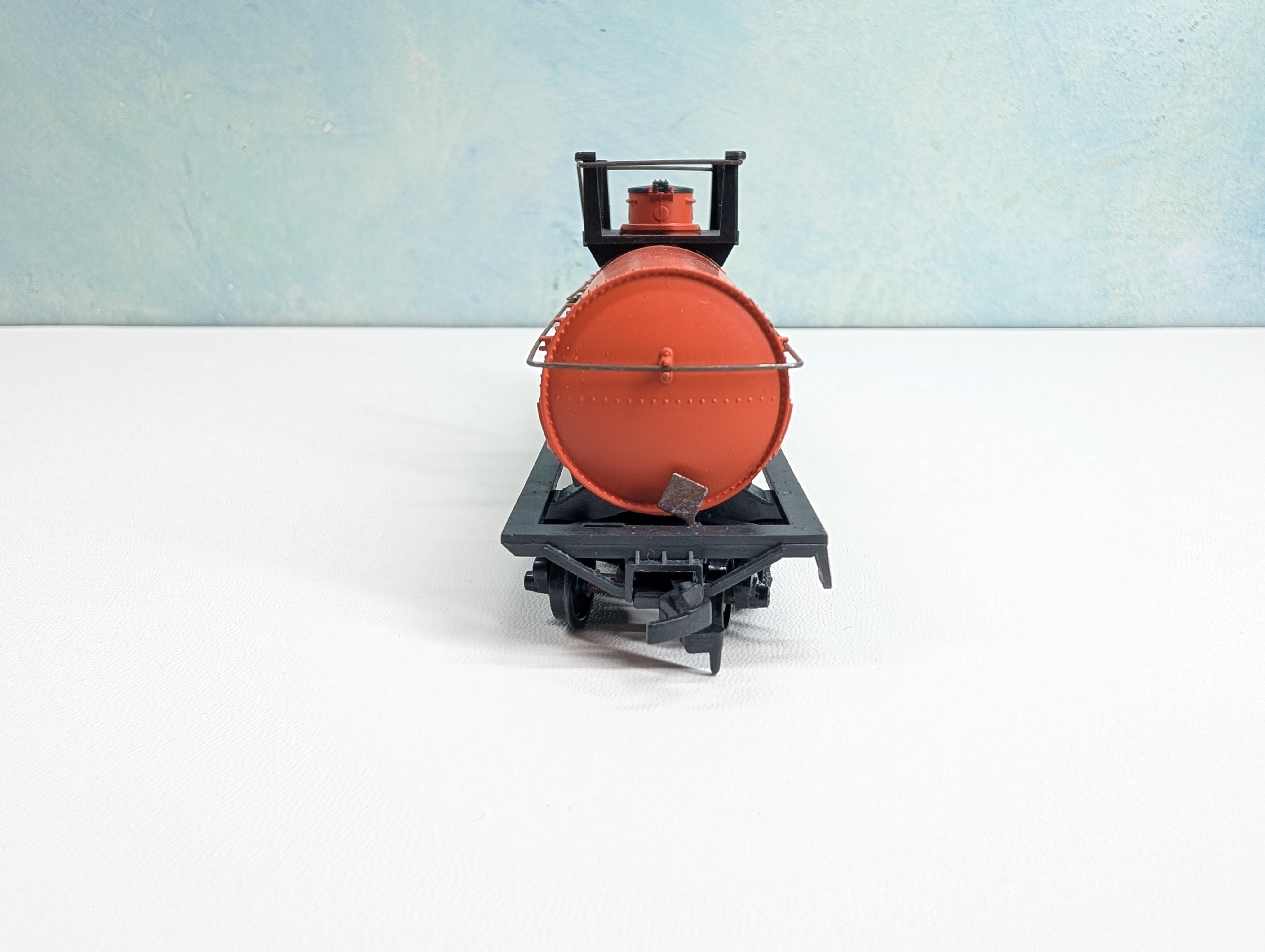 USED Athearn HO Scale Tank Car Hooker Chemical HOKX #56656