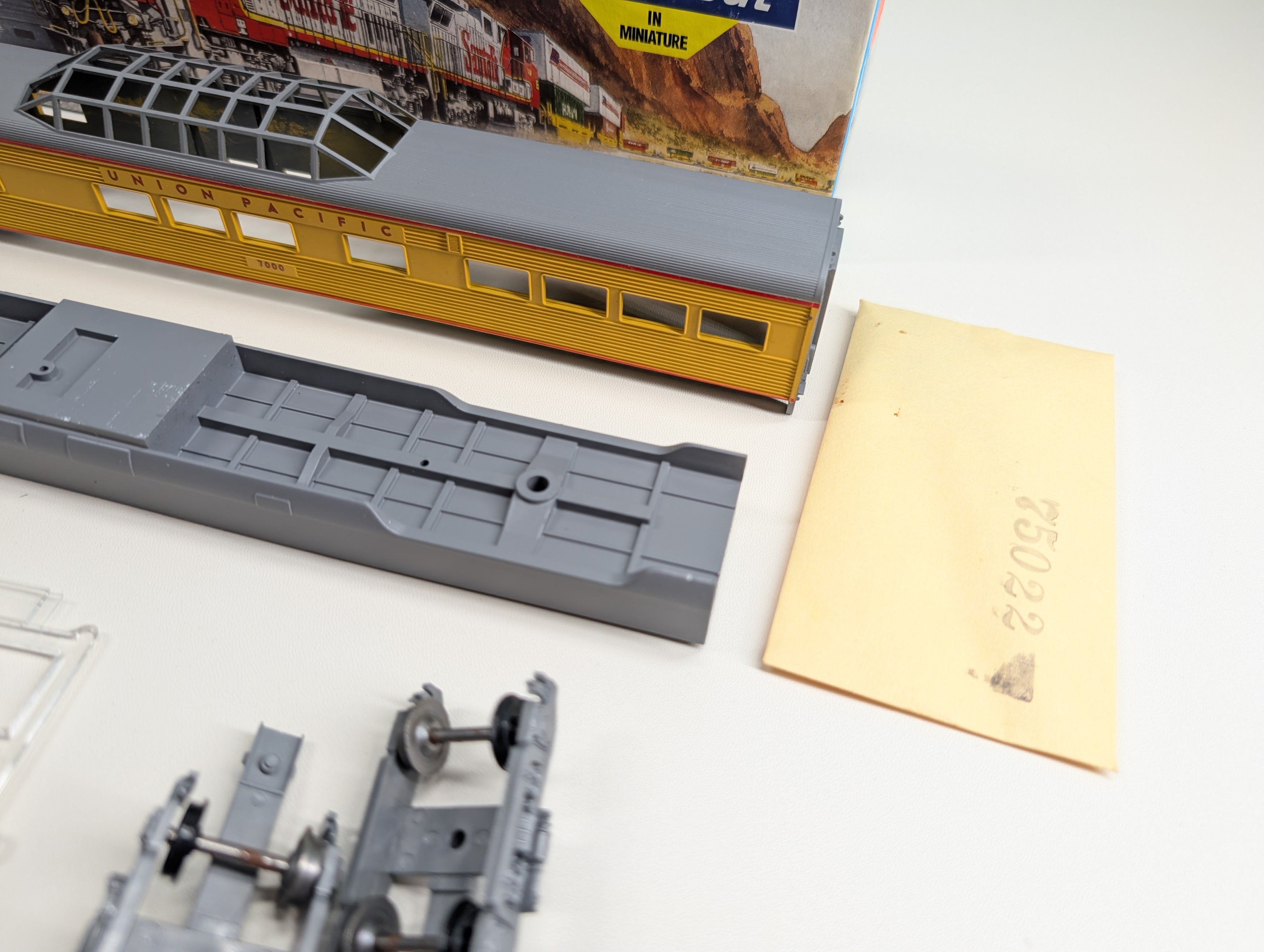 USED Athearn 2150 HO Scale SL Vista Dome Passenger Car Union Pacific #7000 KIT
