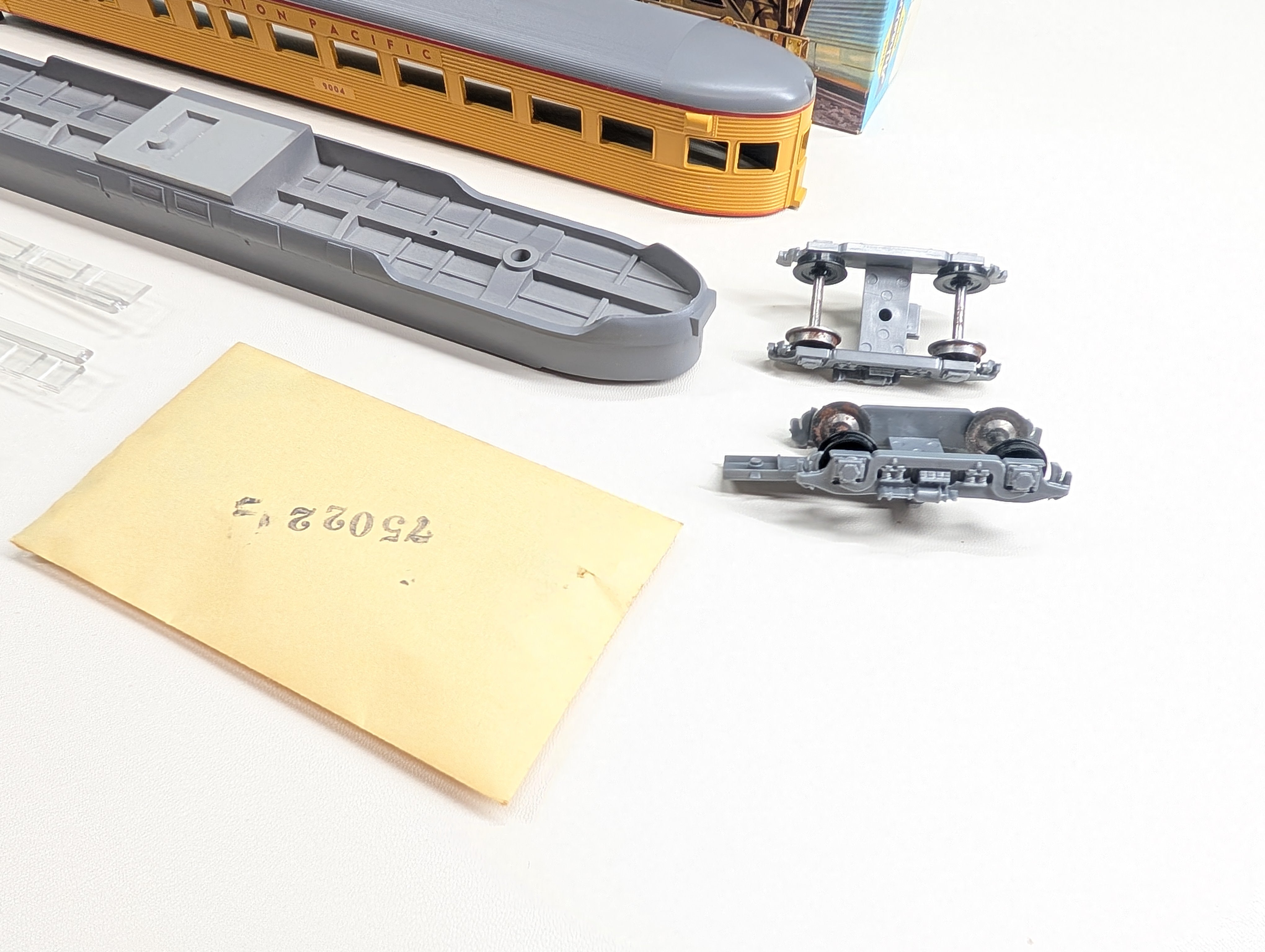 USED Athearn 2160 HO Scale SL Observation Passenger Car Union Pacific #9004 KIT