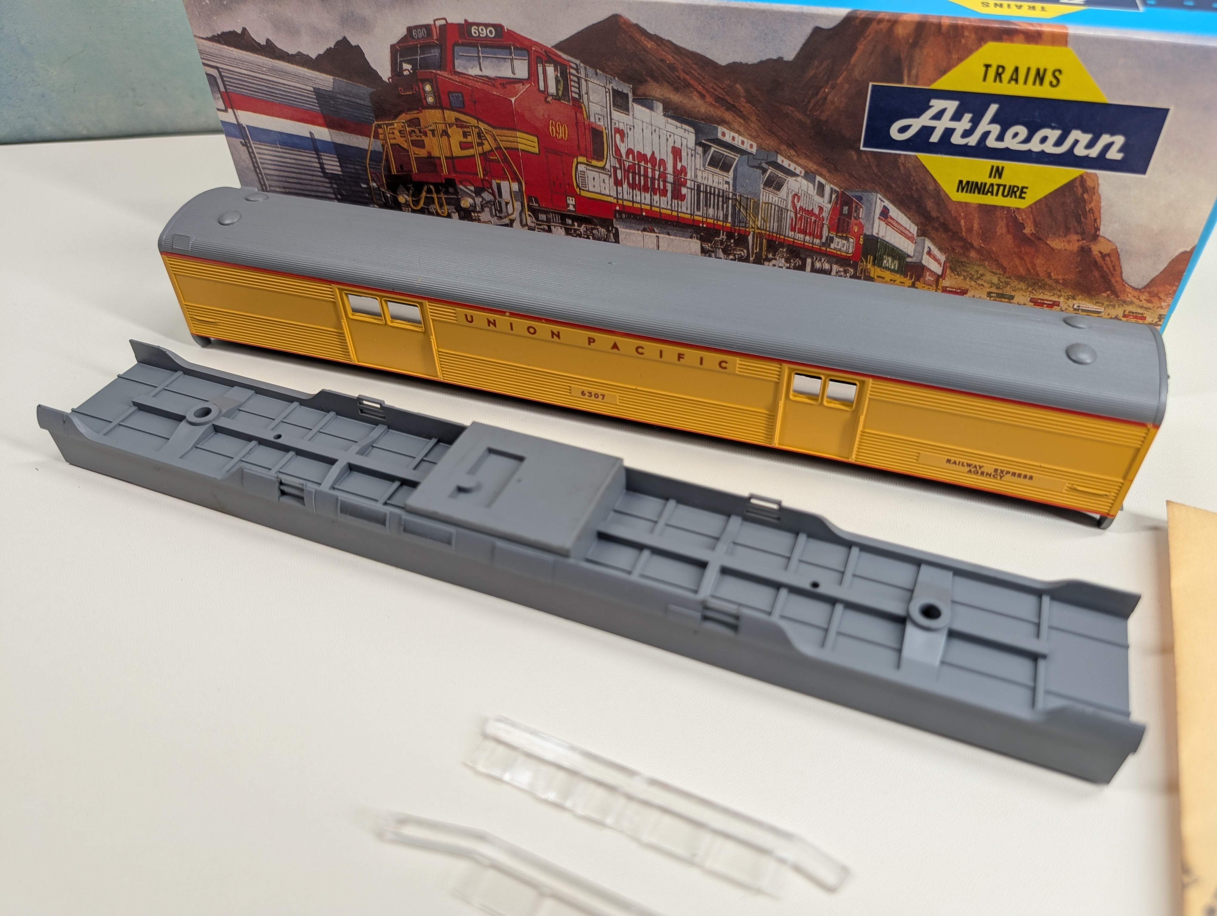 USED Athearn 2110 HO Scale SL Baggage Passenger Car Union Pacific #6307 KIT