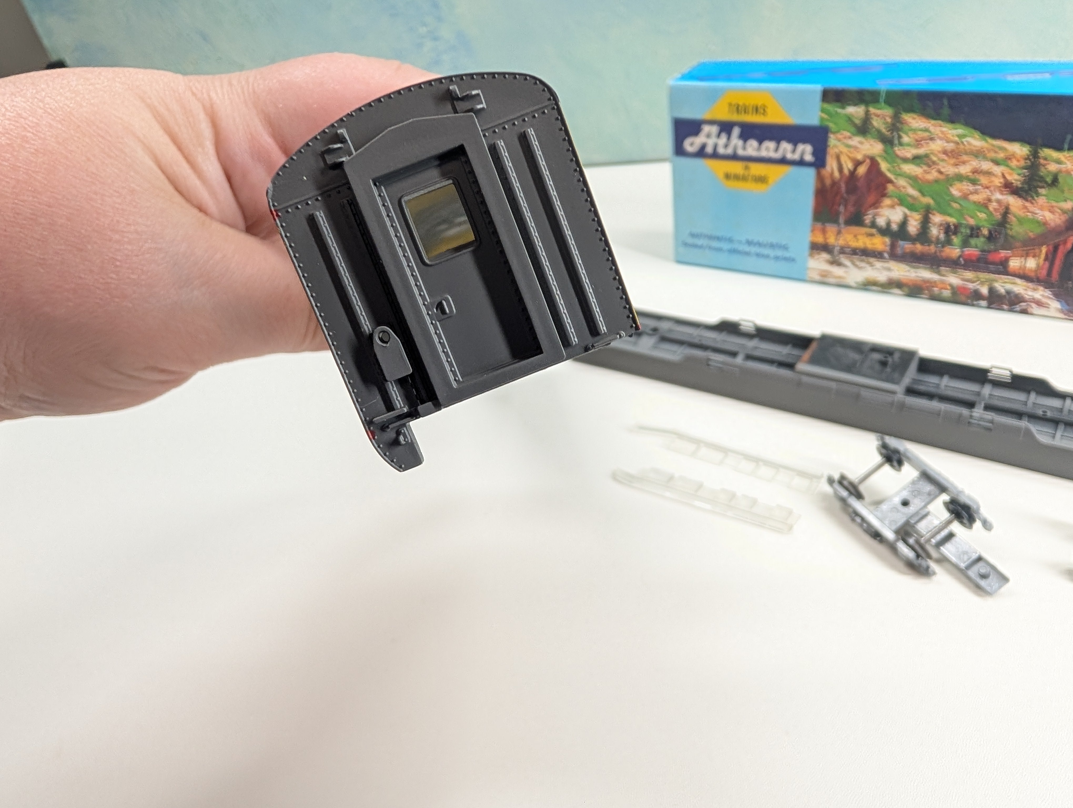 USED Athearn #5992-2 HO Scale S/L Baggage Passenger Car Milwaukee Road #1327 Bev-Bel KIT