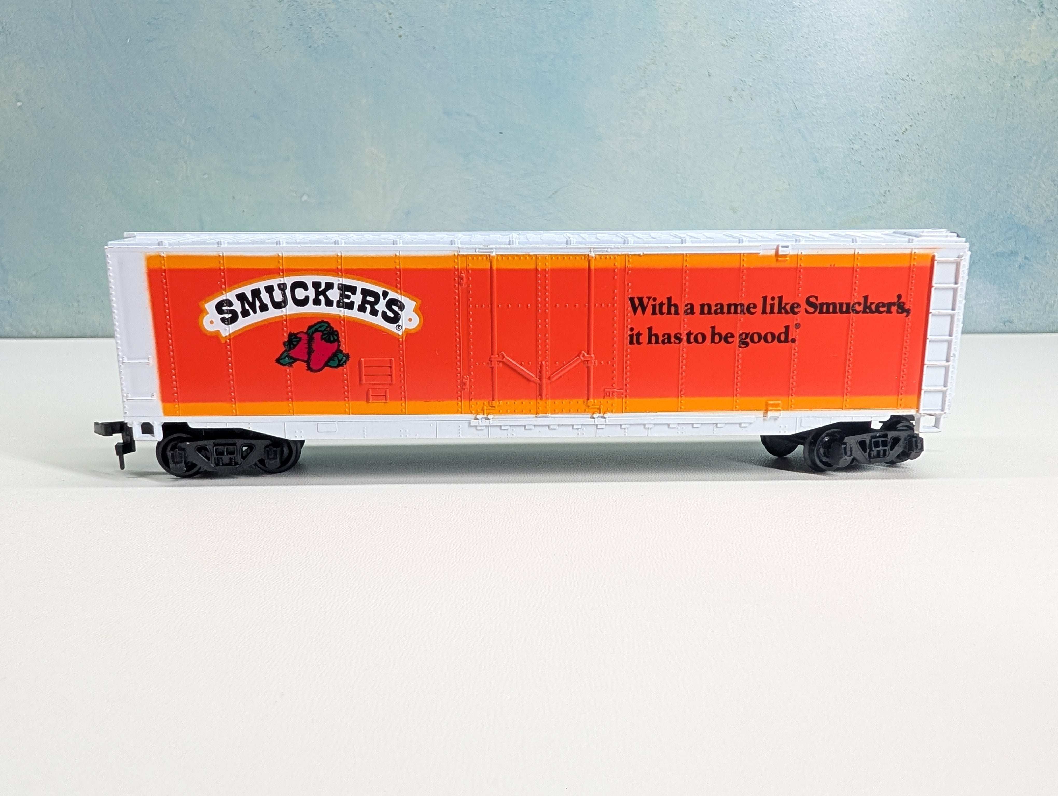 USED Bachmann #43-1010-C6 HO Scale 51' Billboard Steel Box Car Smuckers