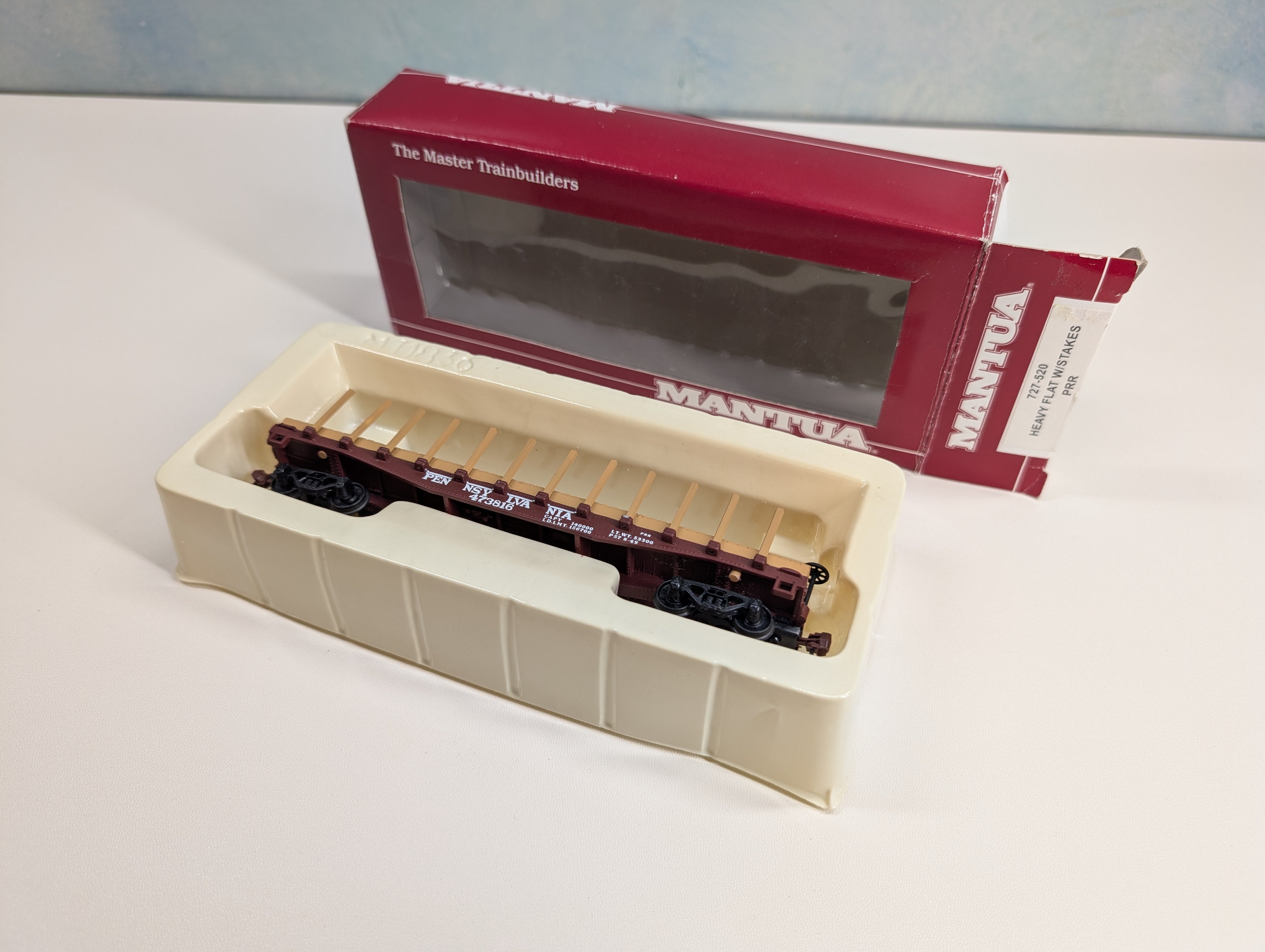 USED Mantua #727-520 HO Scale Heavy Flat Car w/ Stakes Pennsylvania #473816