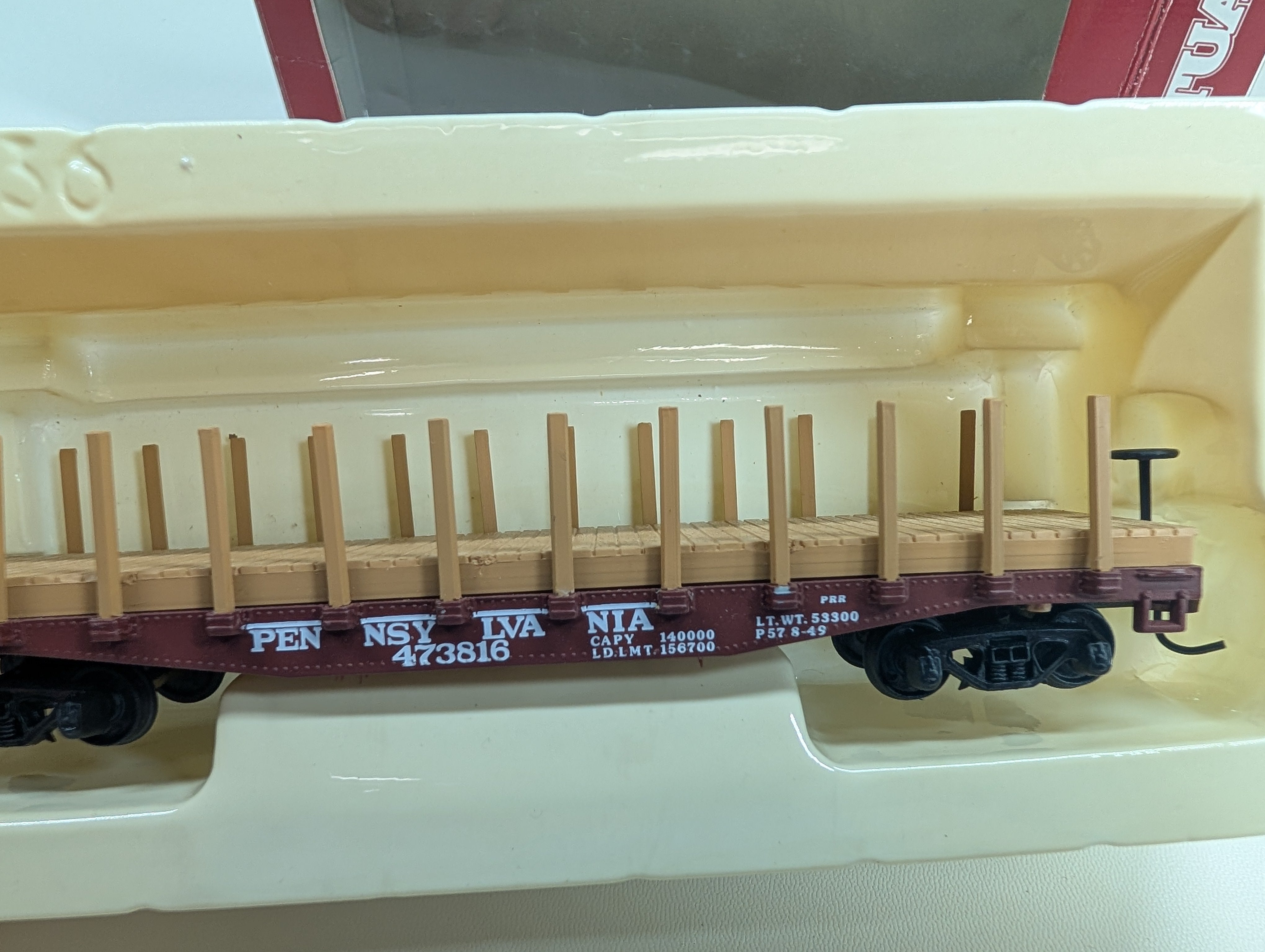 USED Mantua #727-520 HO Scale Heavy Flat Car w/ Stakes Pennsylvania #473816