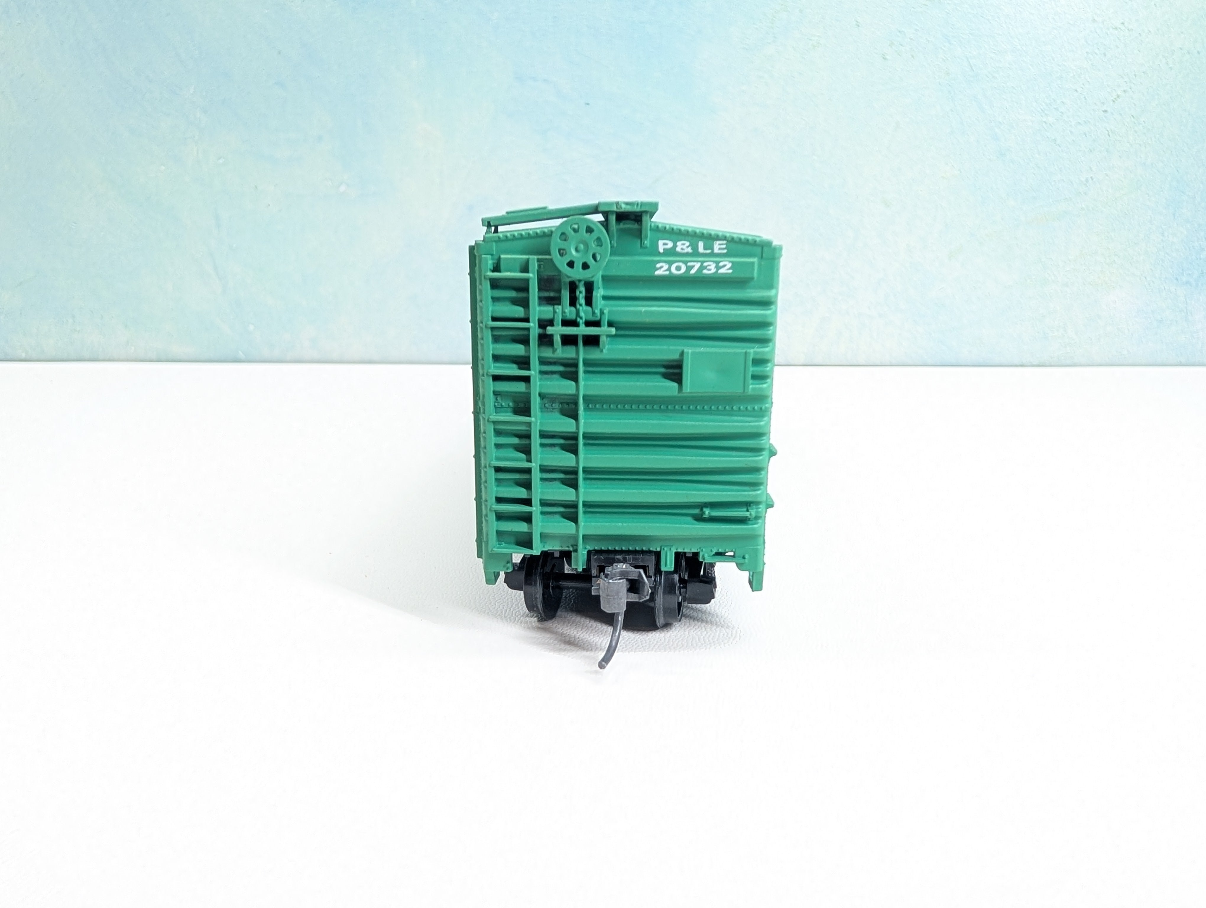 USED Accurail HO Scale 40' Box Car Pittsburgh and Lake Erie P&LE #20732