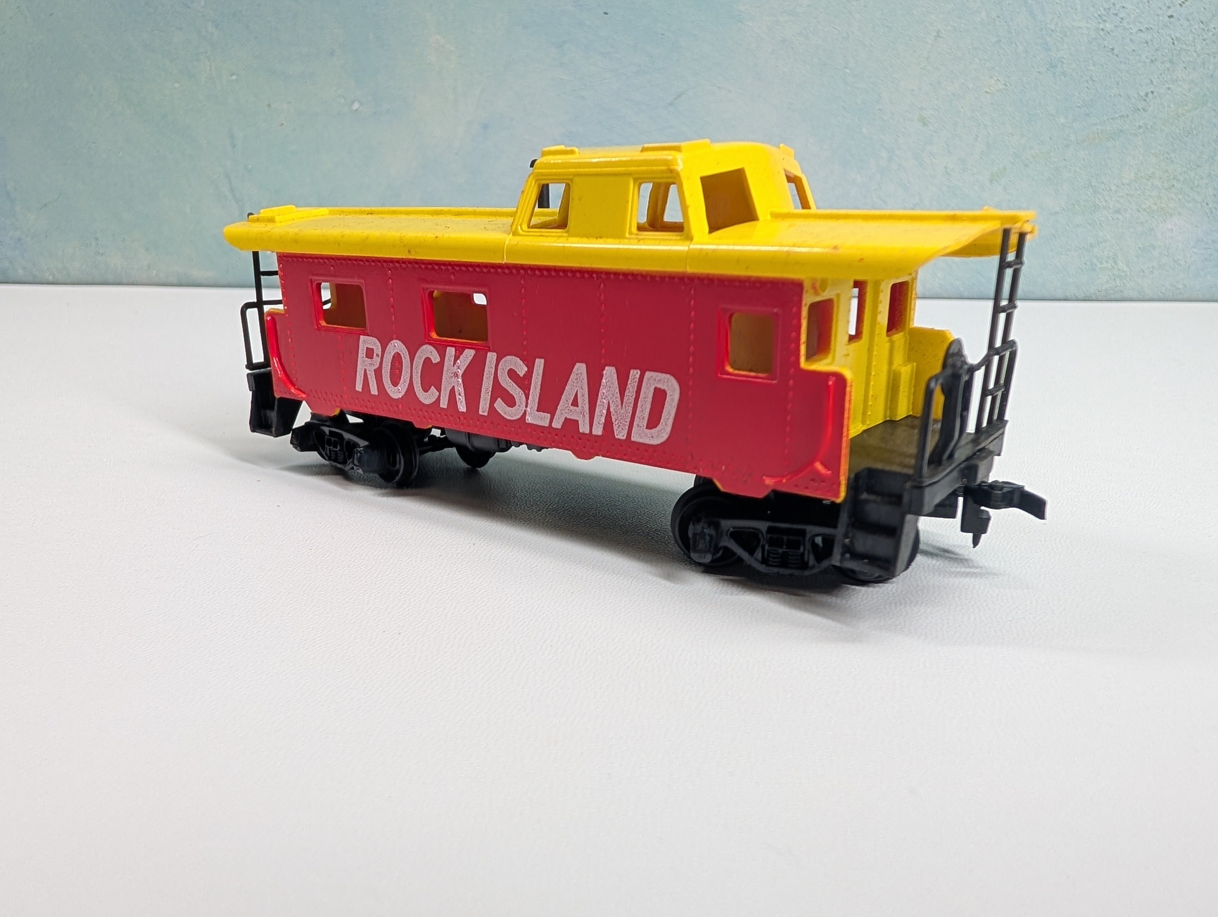 USED Tyco HO Scale Caboose Rock Island