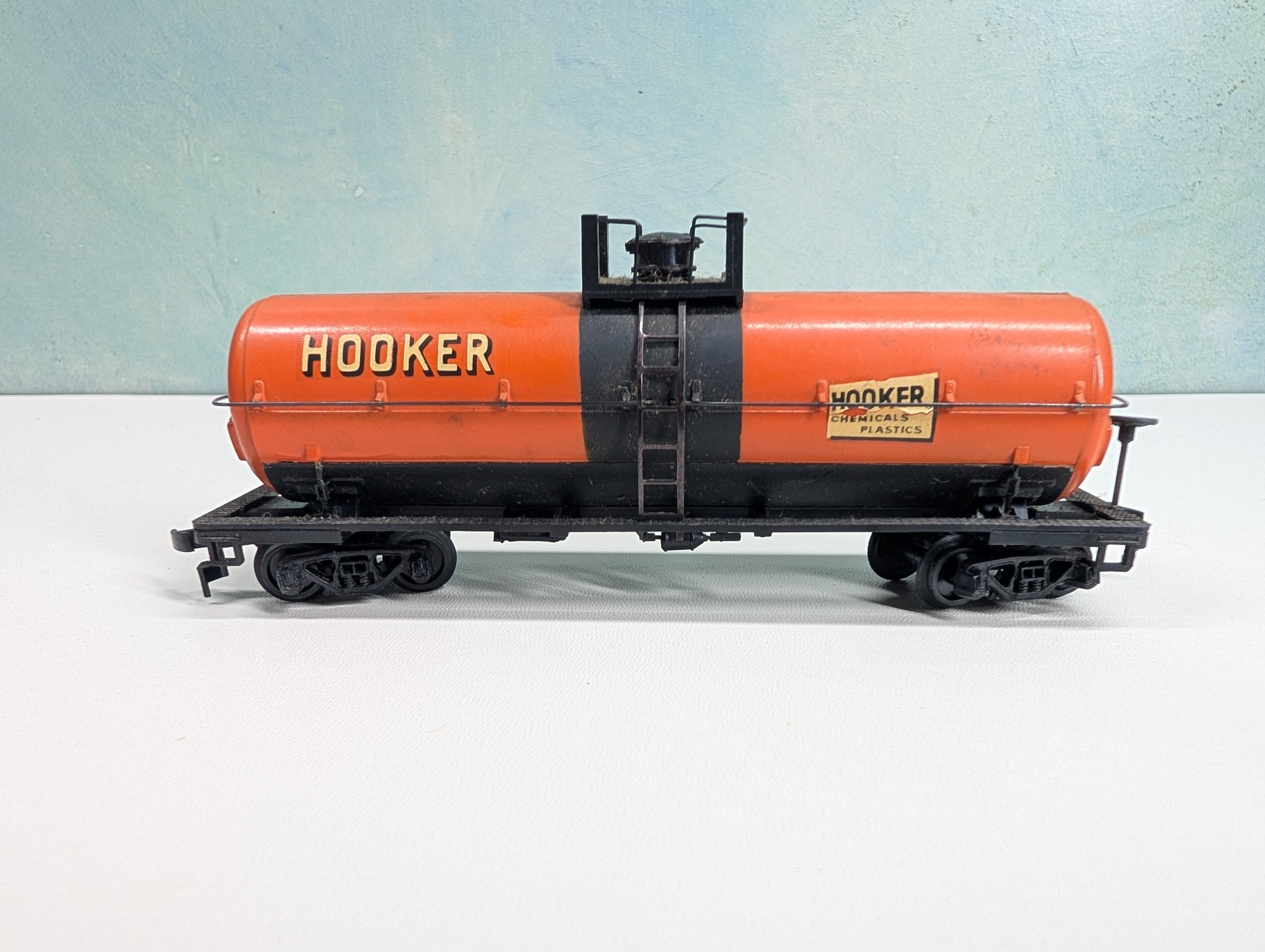 USED Tempo HO Scale Tank Car Hooker Chemical