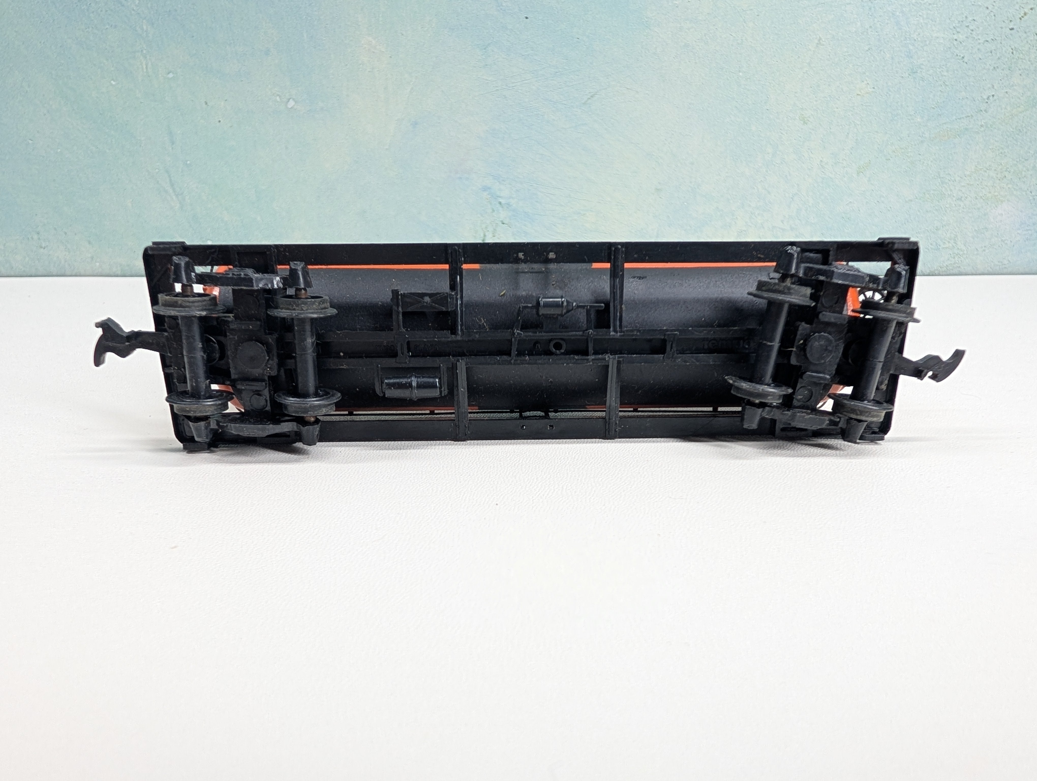 USED Tempo HO Scale Tank Car Hooker Chemical