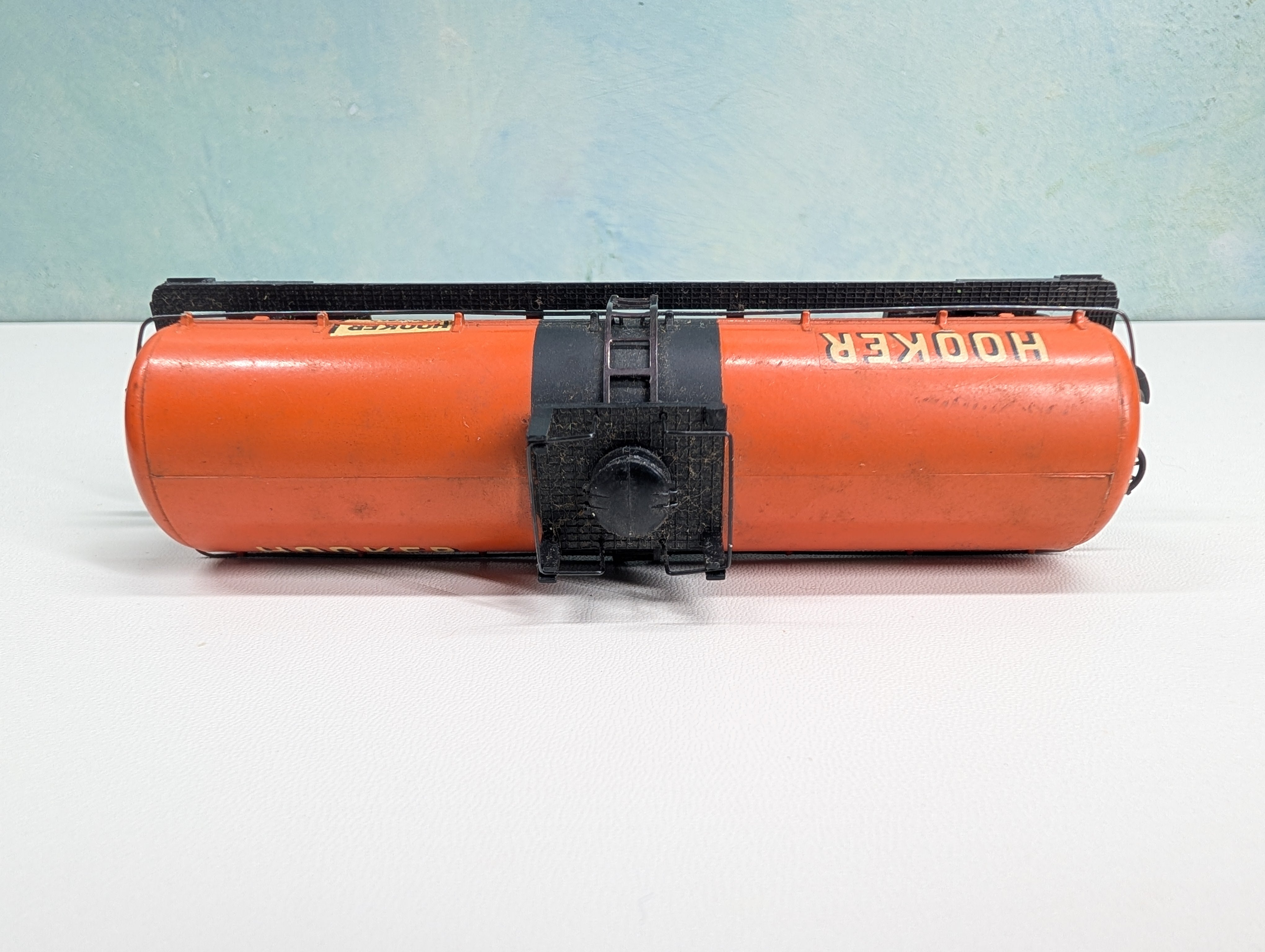 USED Tempo HO Scale Tank Car Hooker Chemical