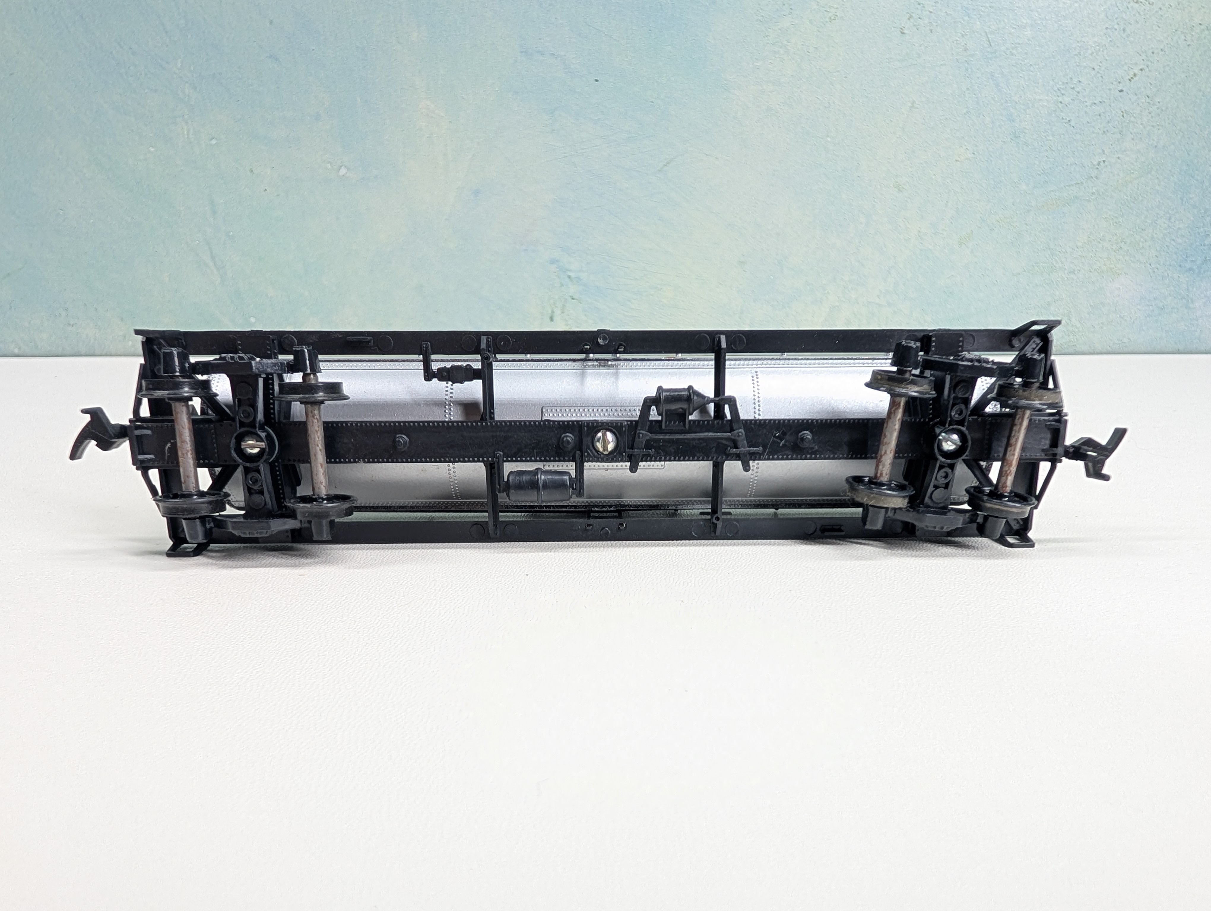 USED Athearn HO Scale Gray Undecorated Tank Car