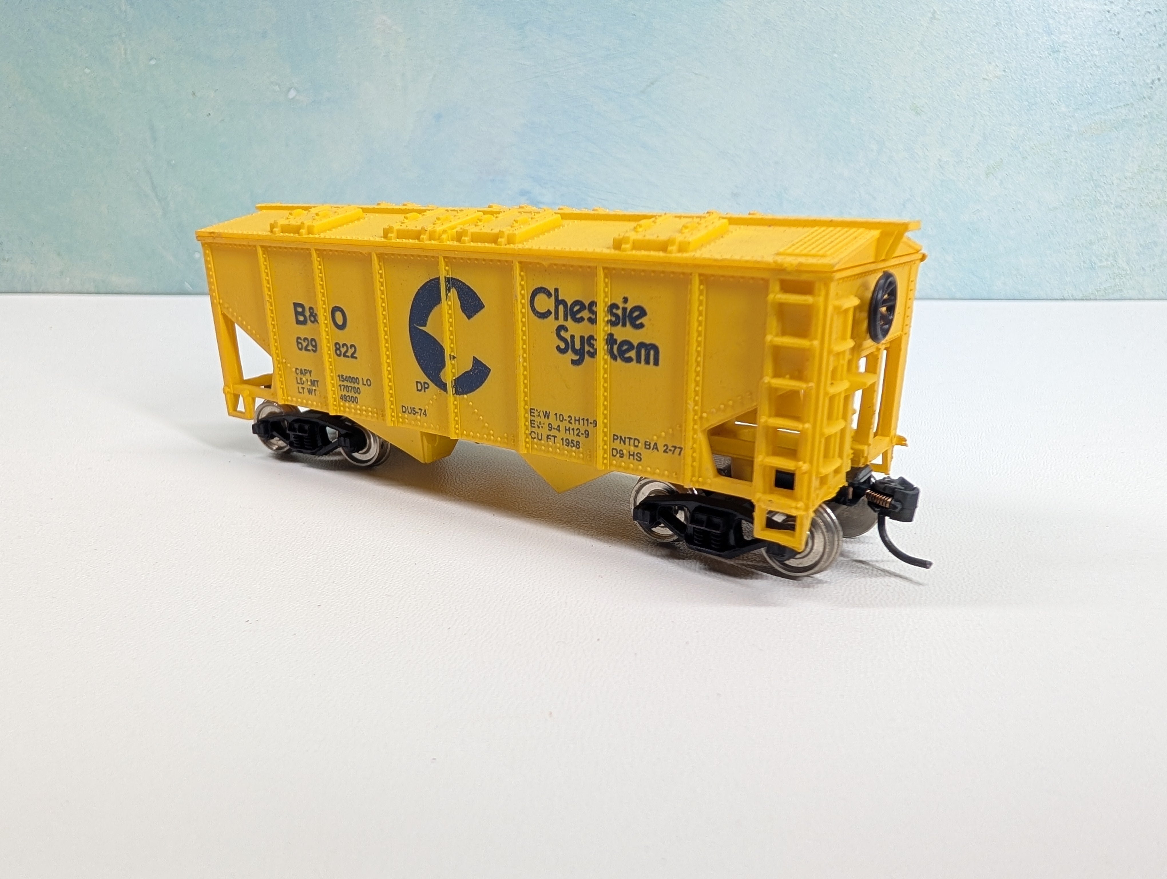 USED HO Scale Covered Hopper Chessie System B&O #629822 Metal Wheels