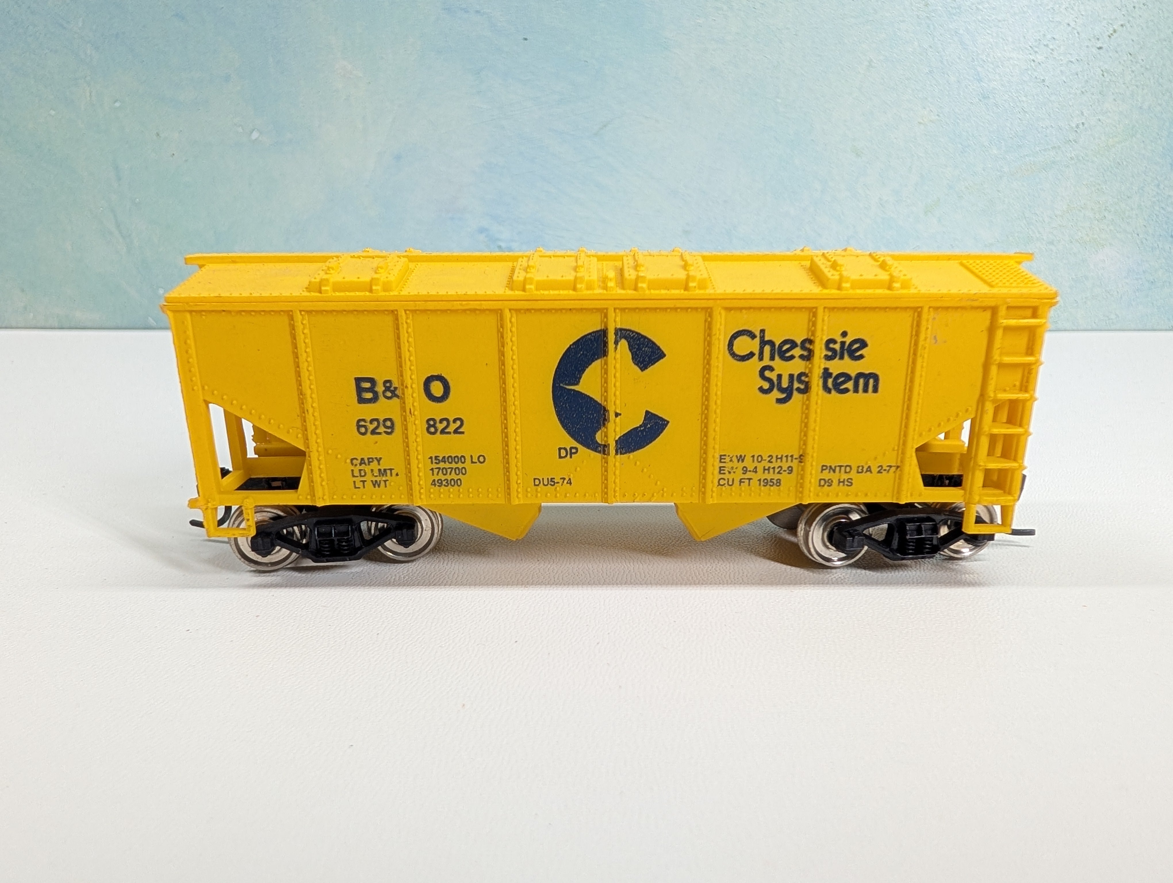 USED HO Scale Covered Hopper Chessie System B&O #629822 Metal Wheels