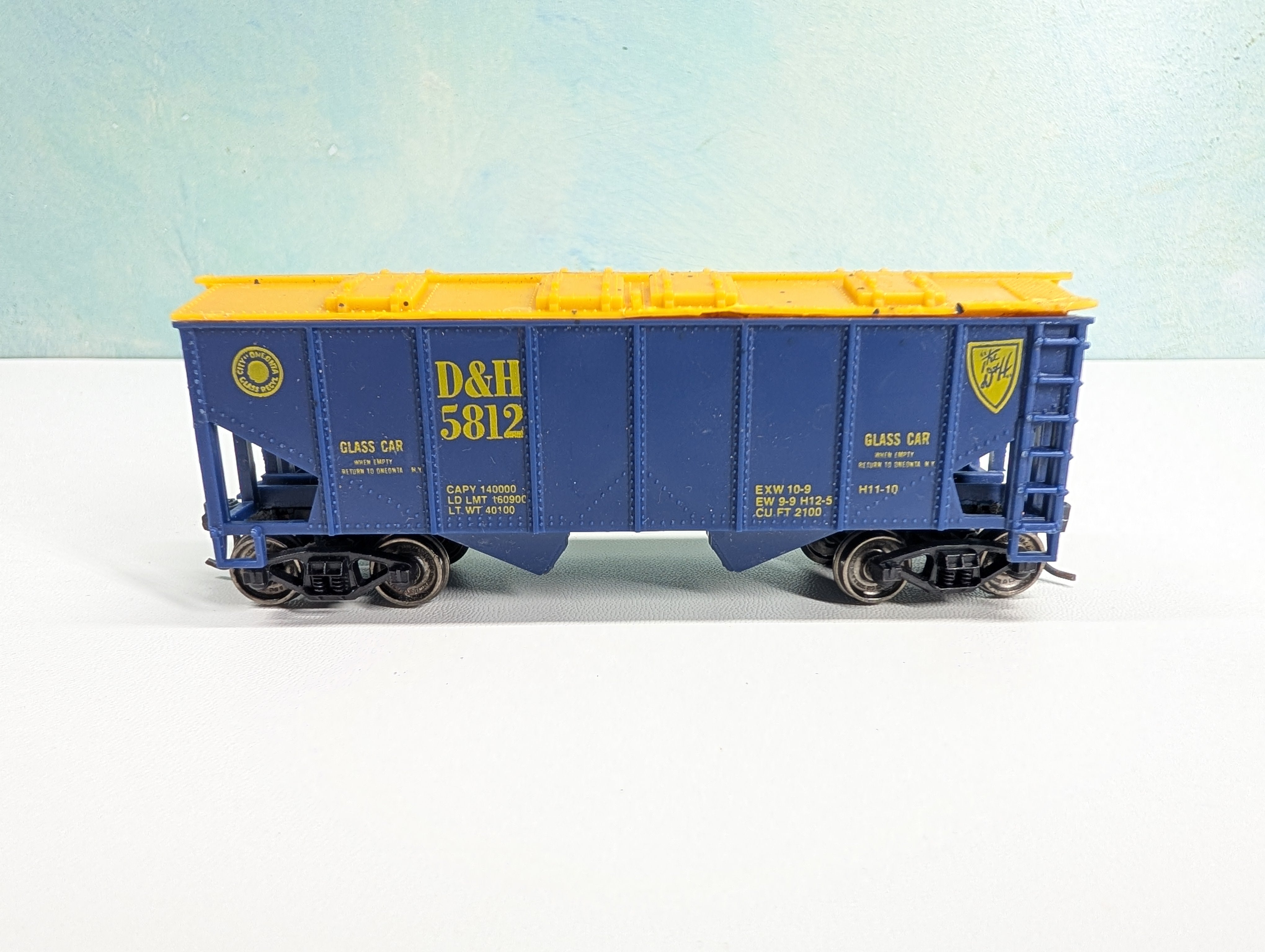 USED HO Scale Covered Hopper Delaware and Hudson D&H #5812 Glass Car, Metal Wheels