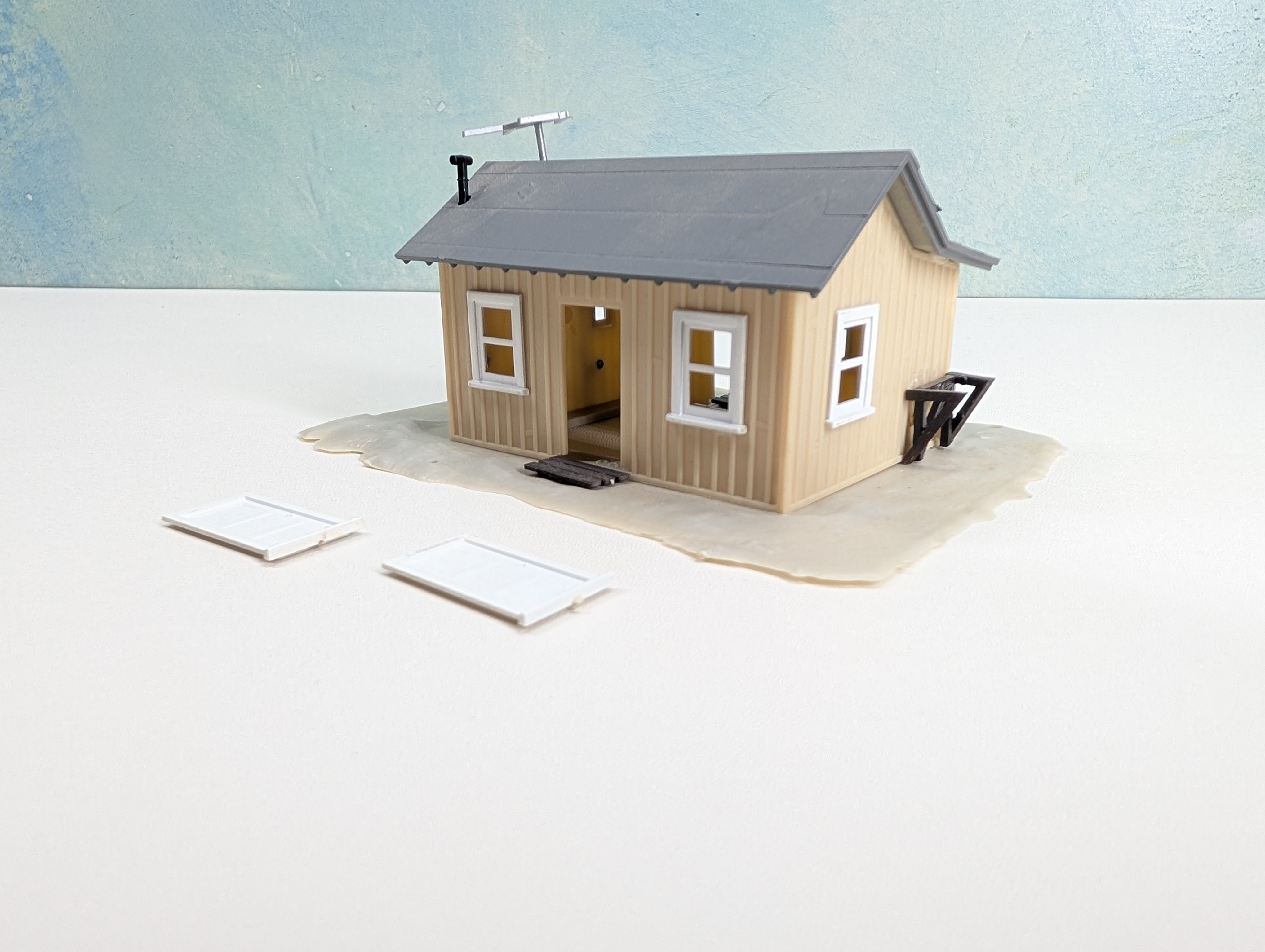 USED Life-Like HO Scale Workshop, Shed