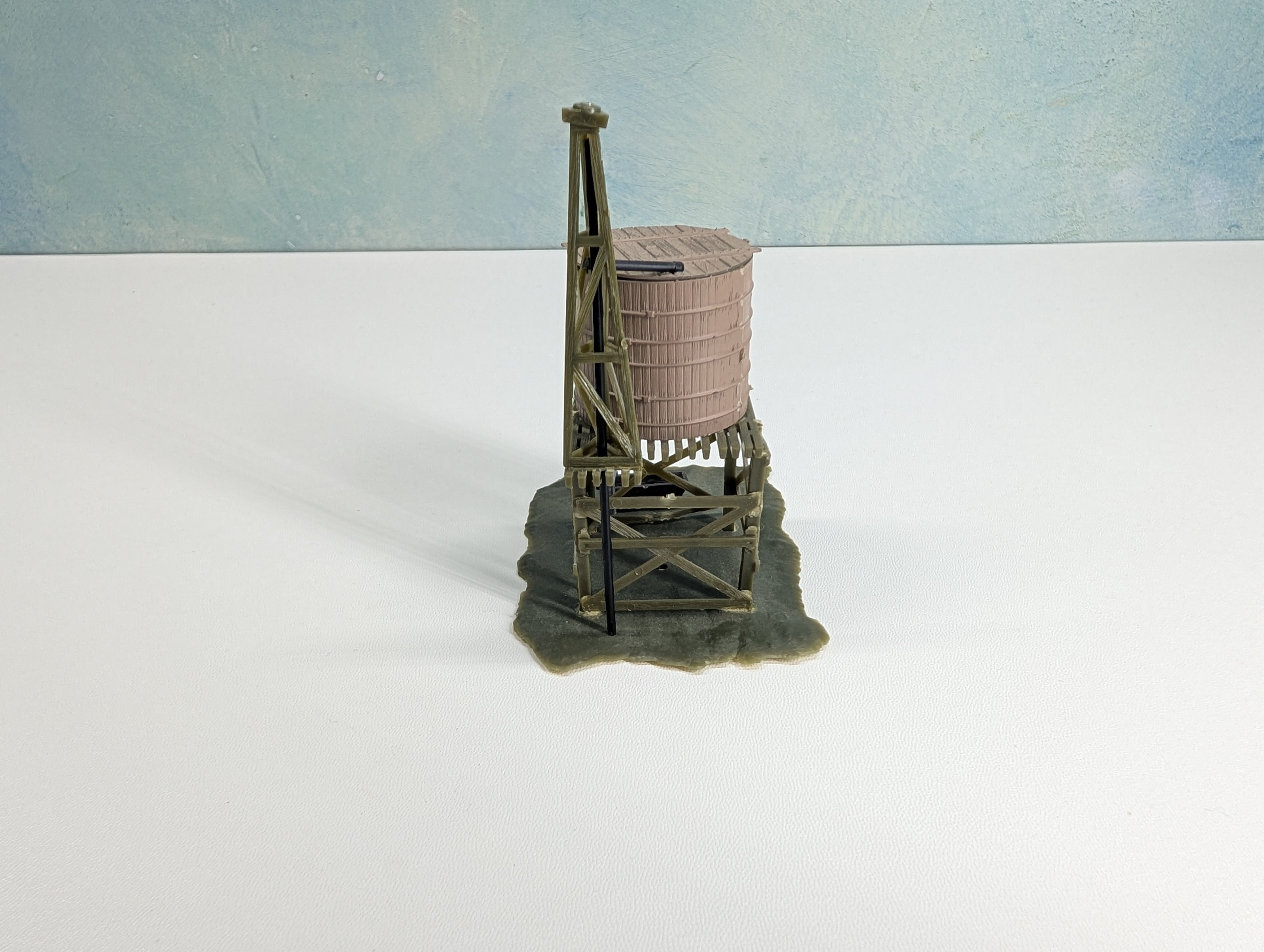 USED Life-Like HO Scale Old Time Water Tower