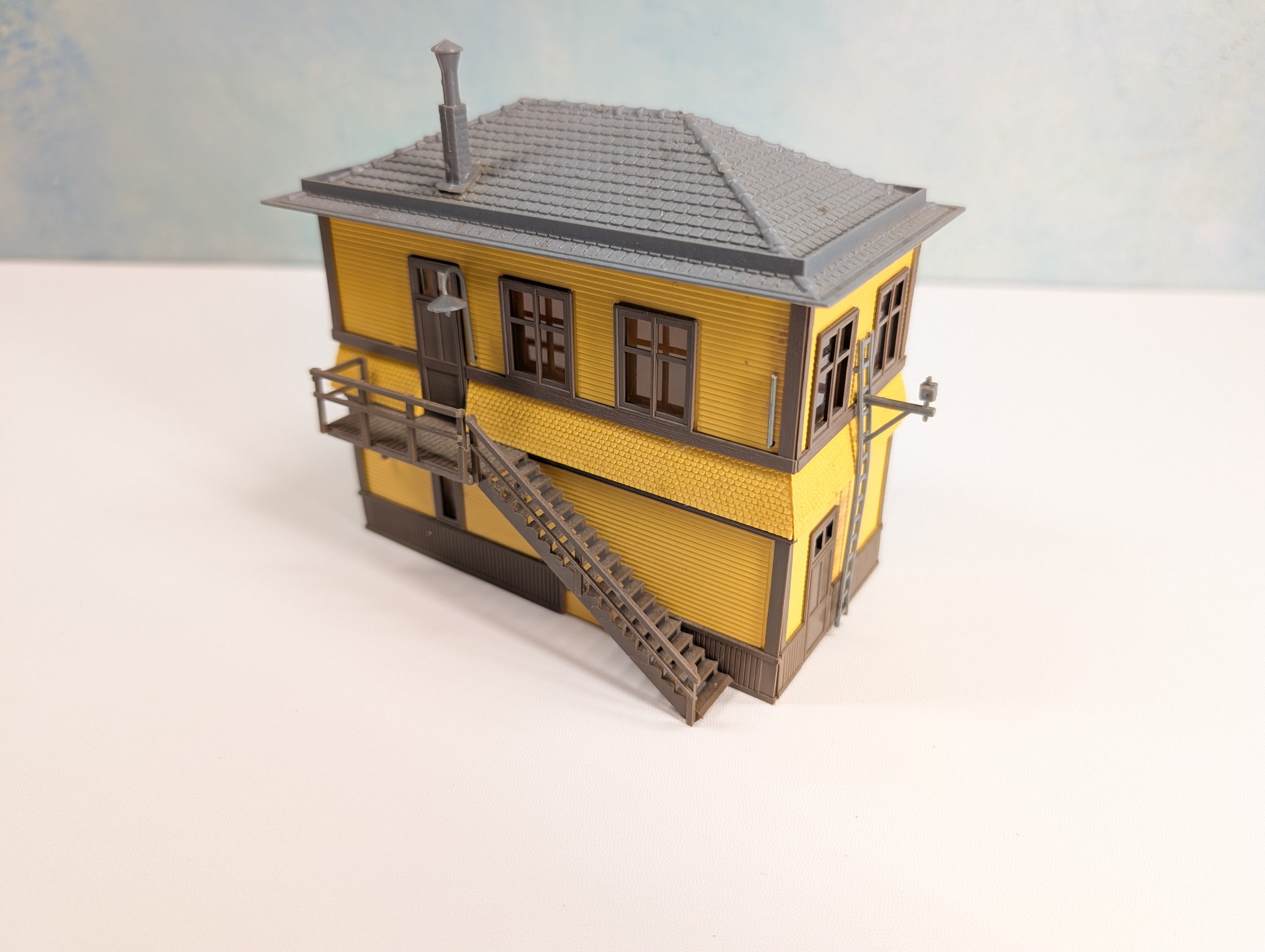 USED HO Scale Interlocking Tower
