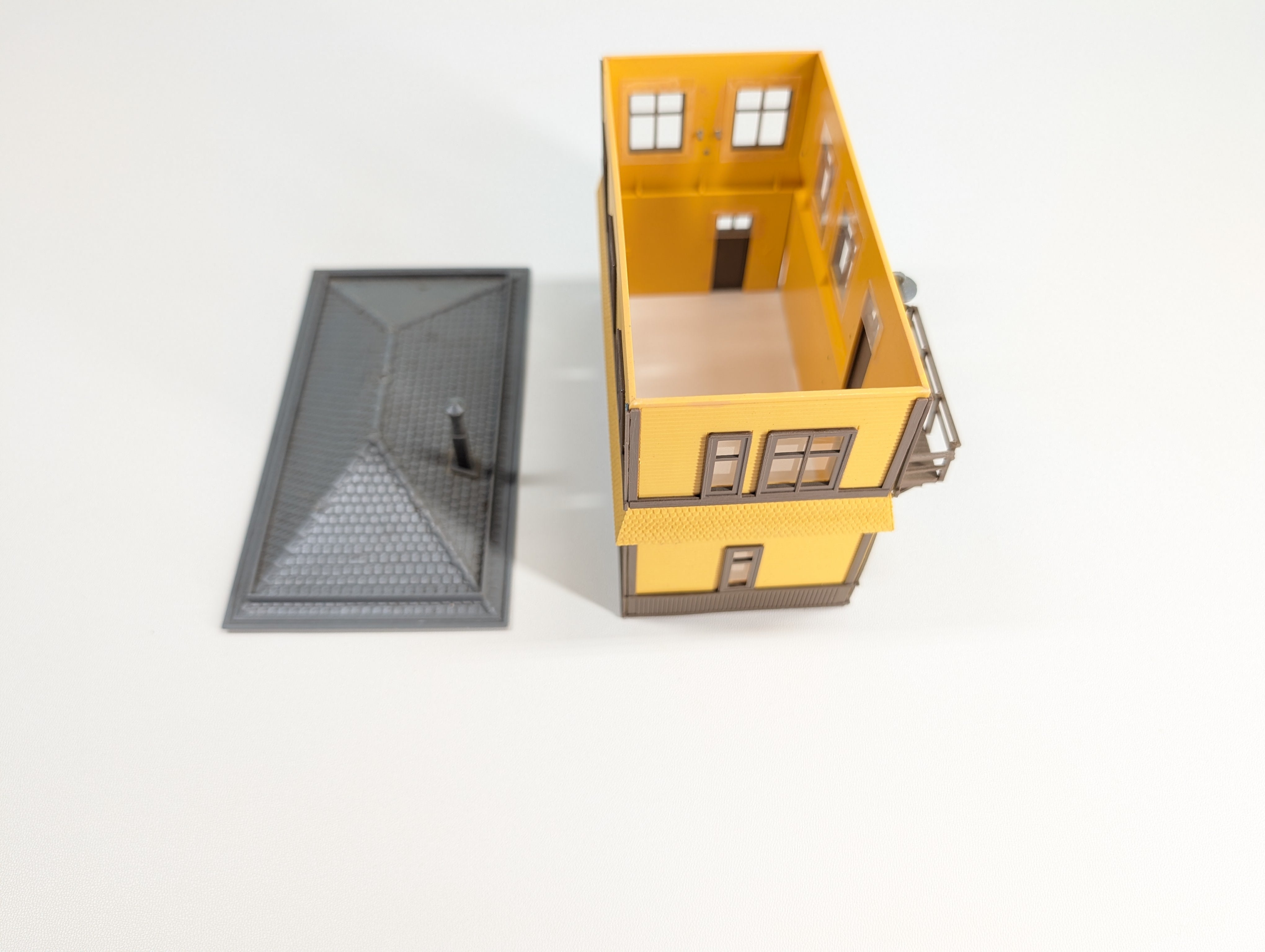 USED HO Scale Interlocking Tower