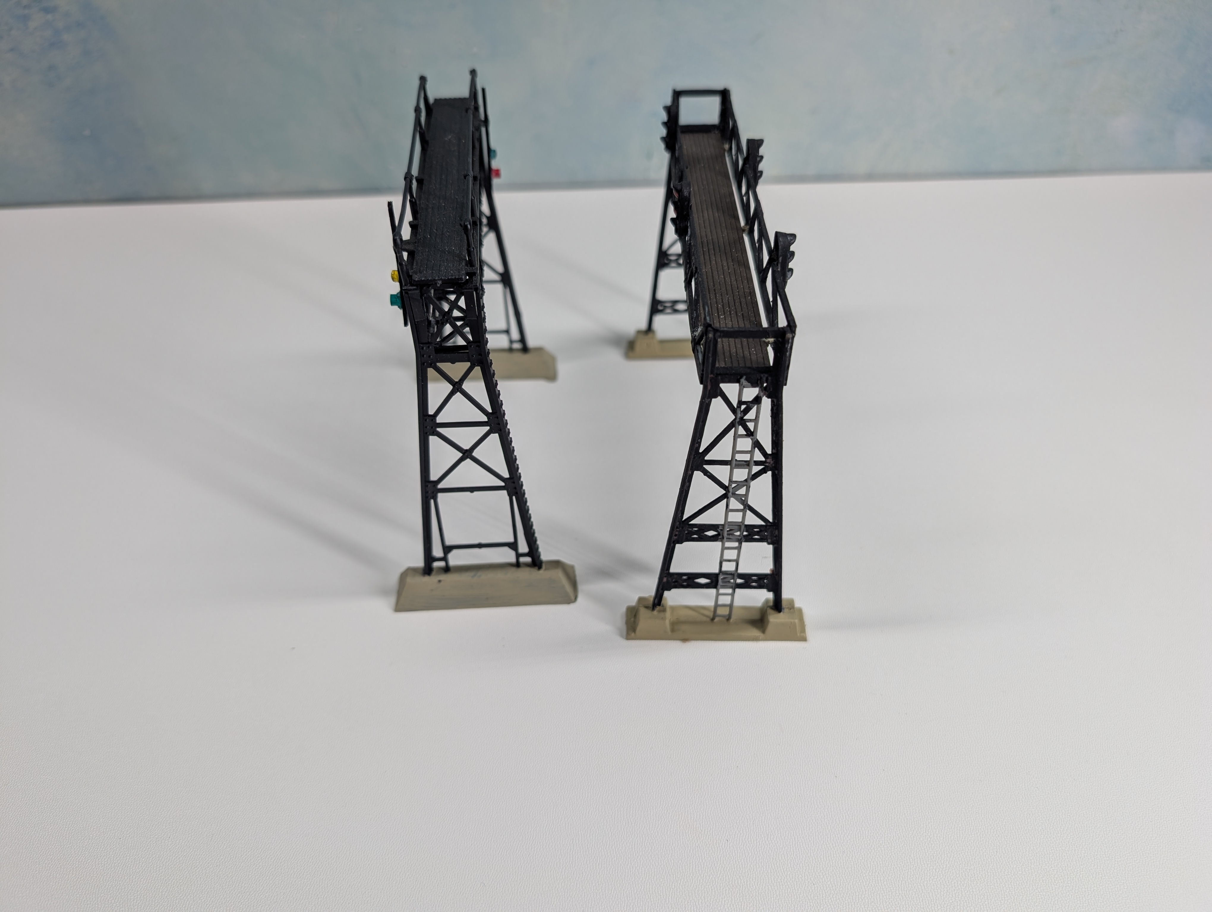 USED HO Scale Signal Tower (2 pcs)