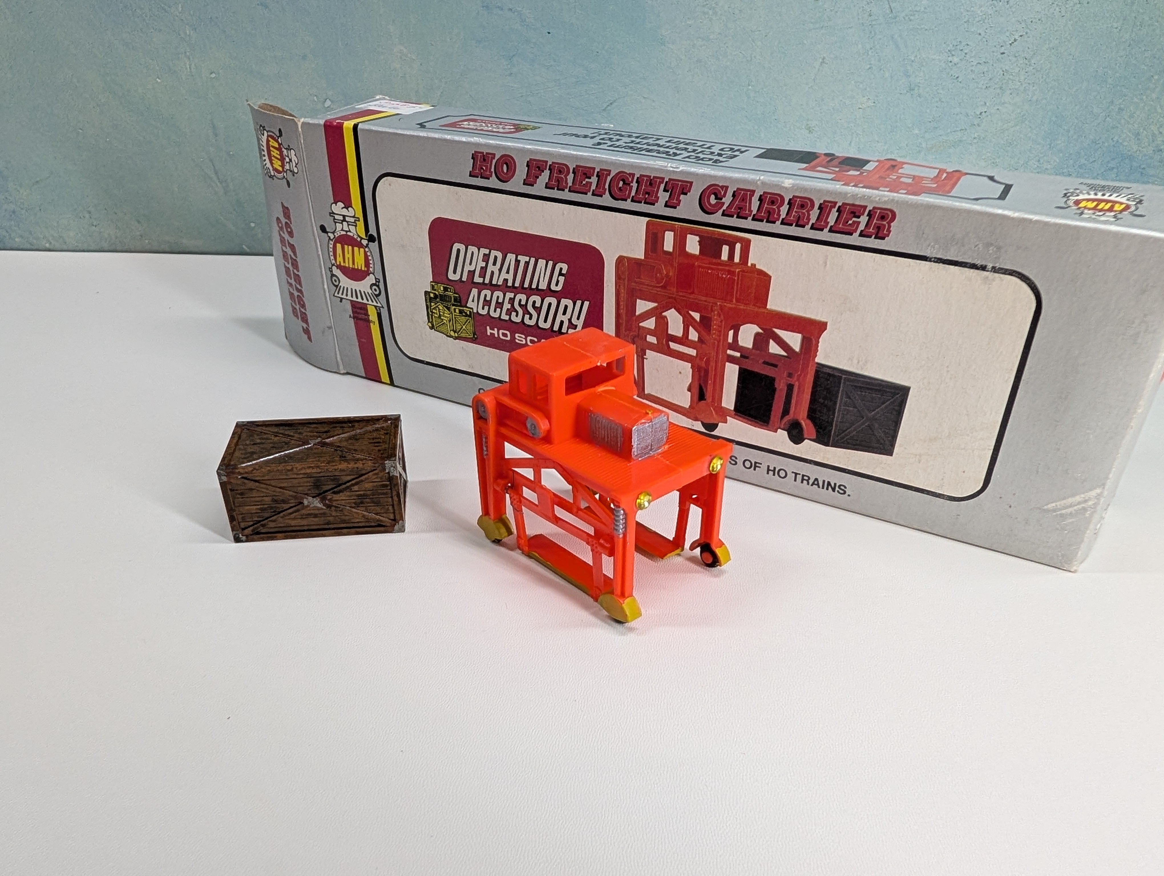 USED AHM HO Scale Operating Accessory, Freight Carrier