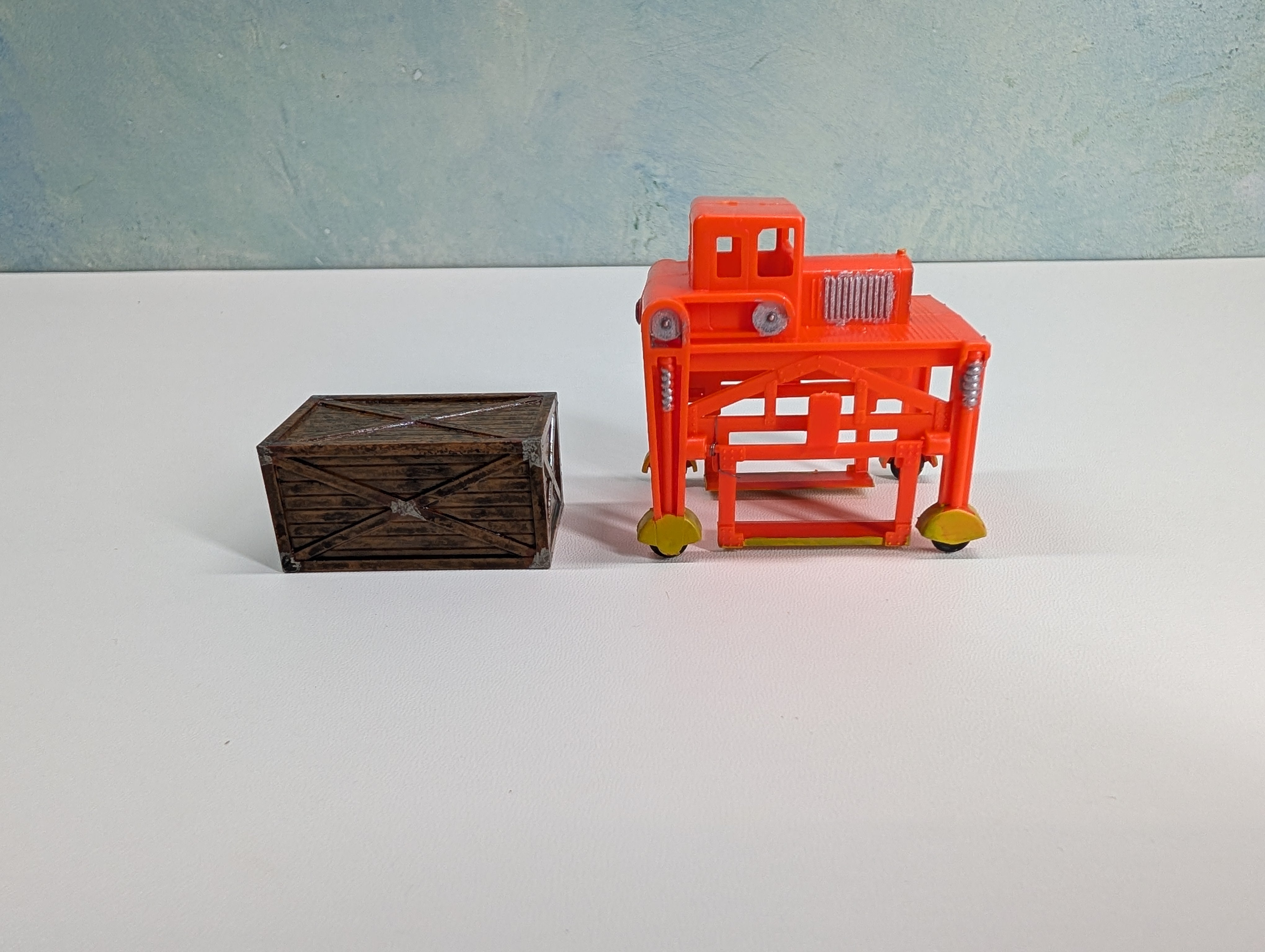 USED AHM HO Scale Operating Accessory, Freight Carrier