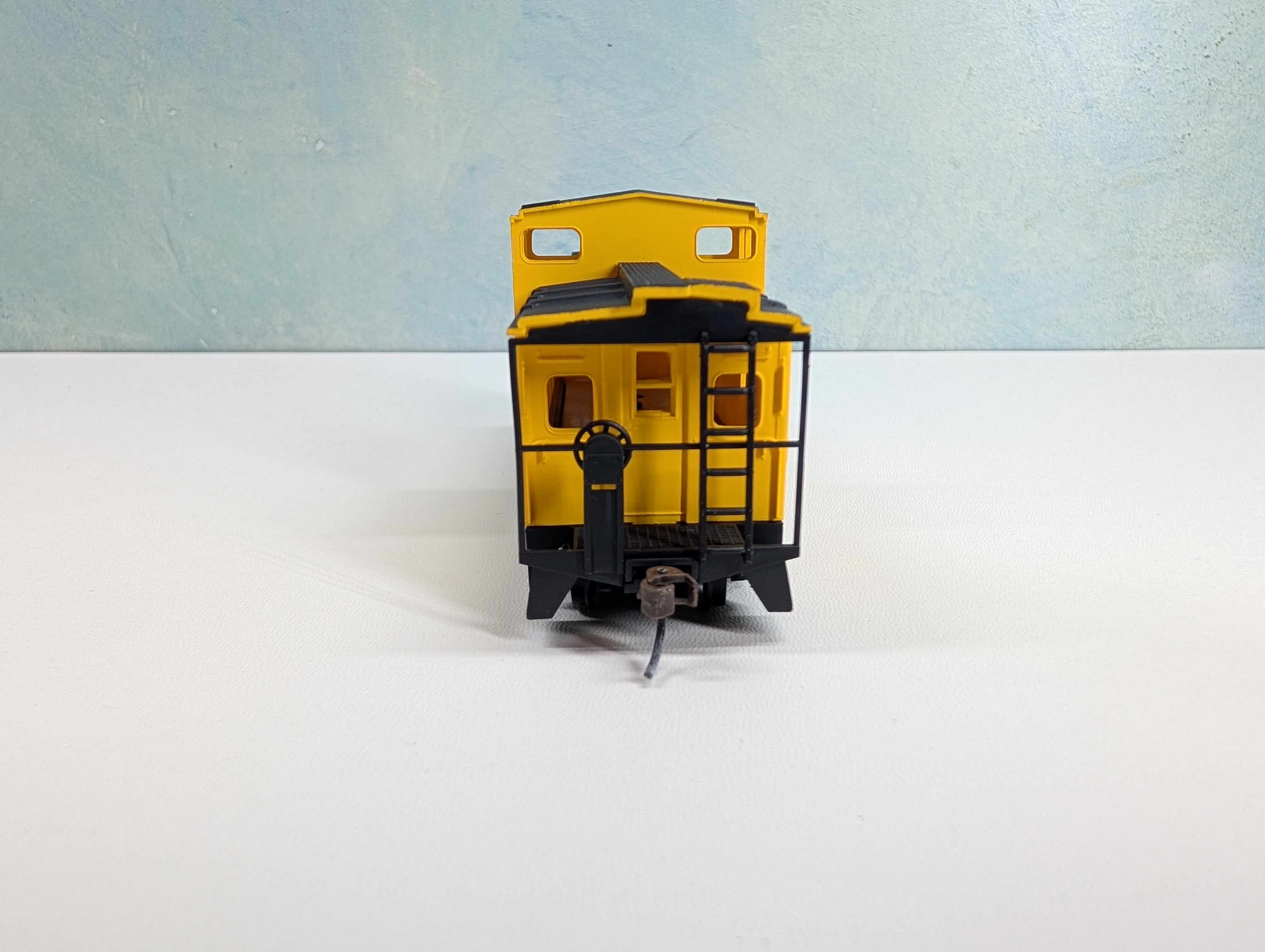 USED Walthers Trainline HO Scale Wide Vision Caboose Russell-Stanley RS #2005