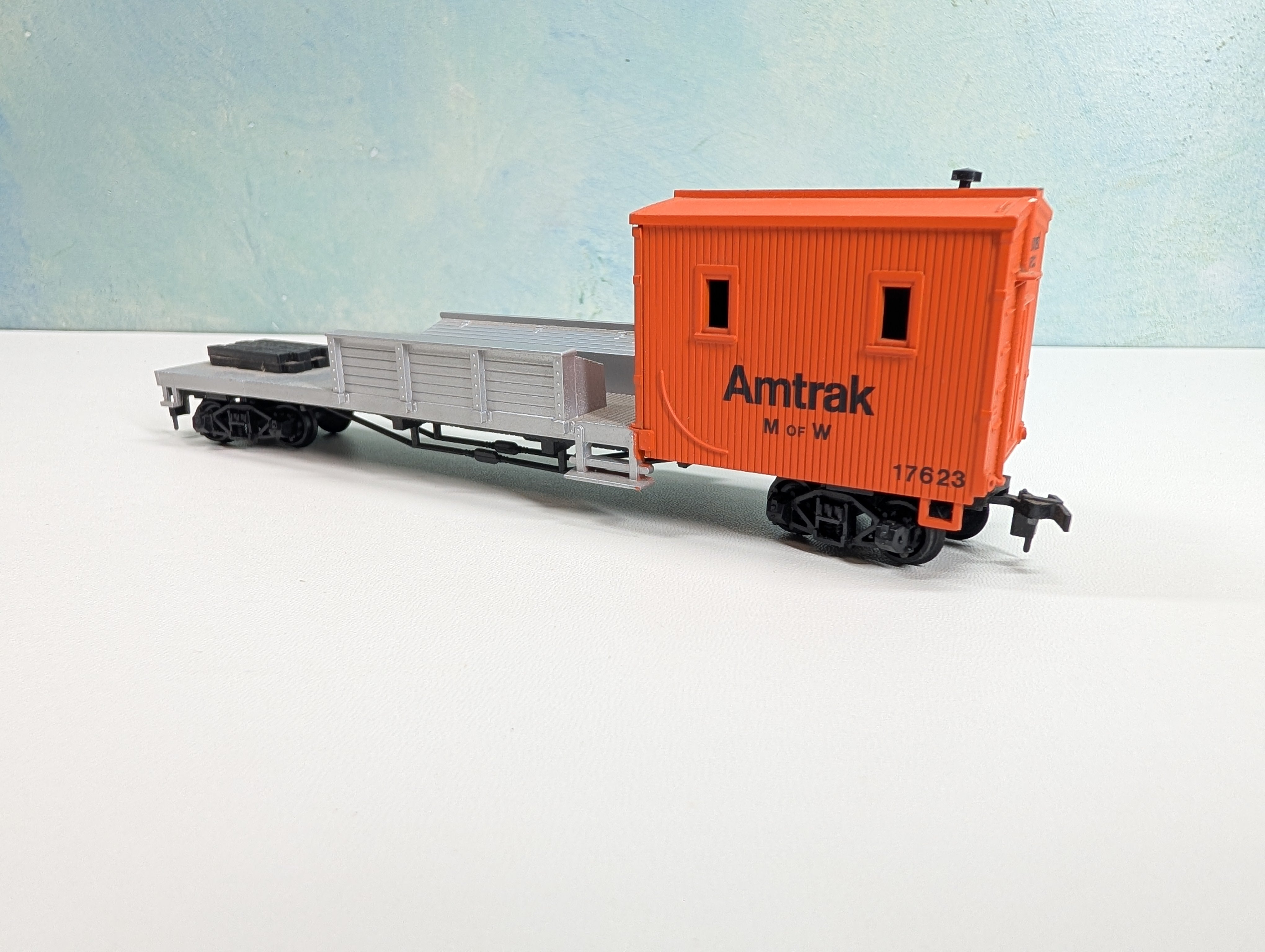 USED Bachmann HO Scale Boom Tender MOW Flat Car Amtrak #17623