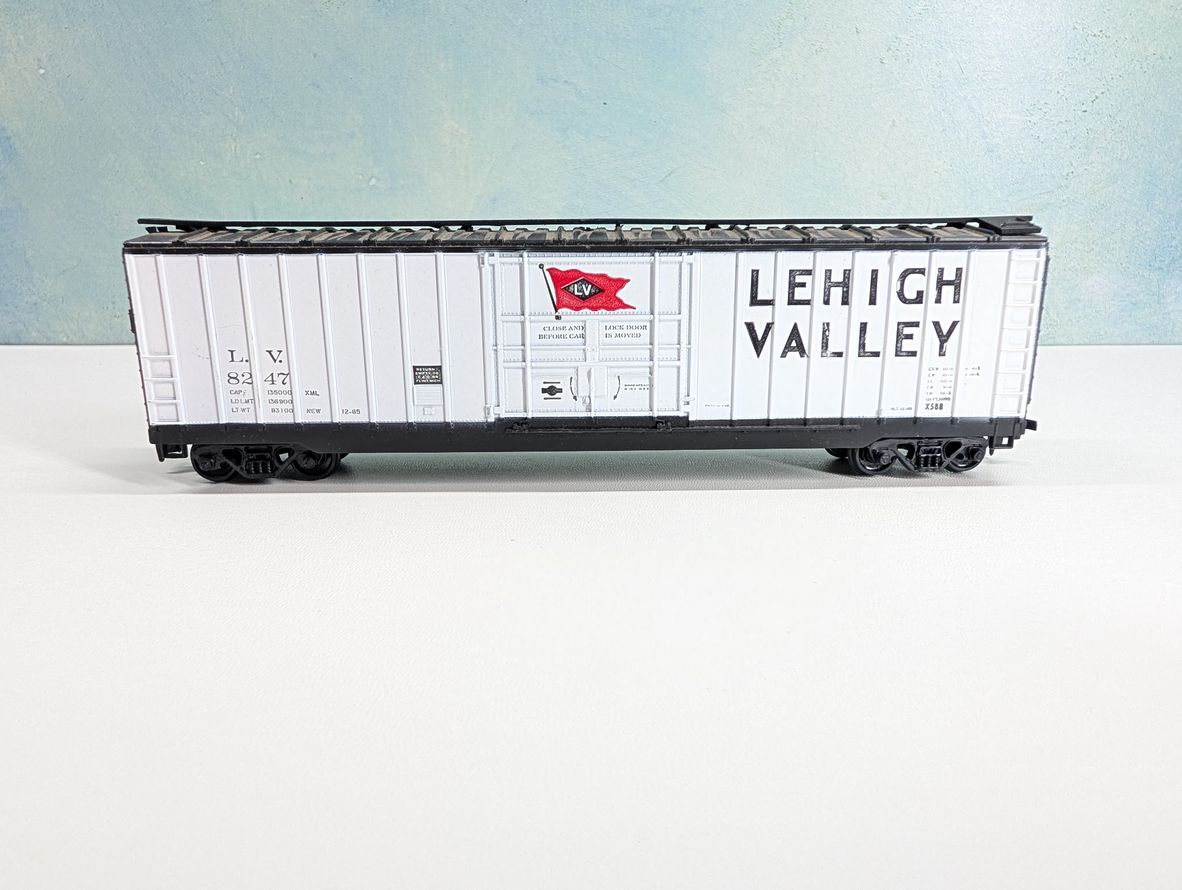 USED Athearn HO Scale 50' Box Car Lehigh Valley LV #8247