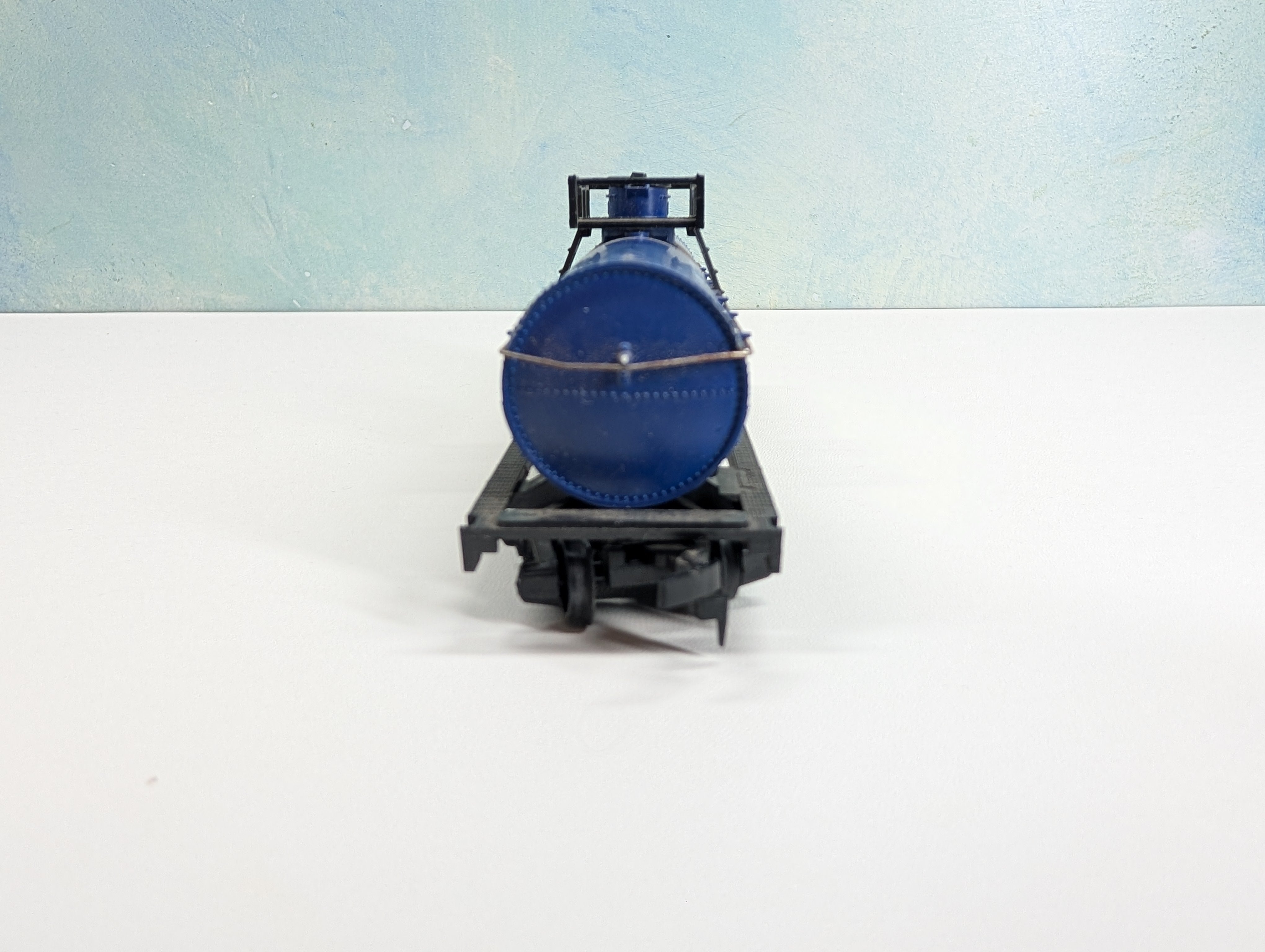 USED HO Scale Single Dome Chemical Tank Car DOW GATX #10300