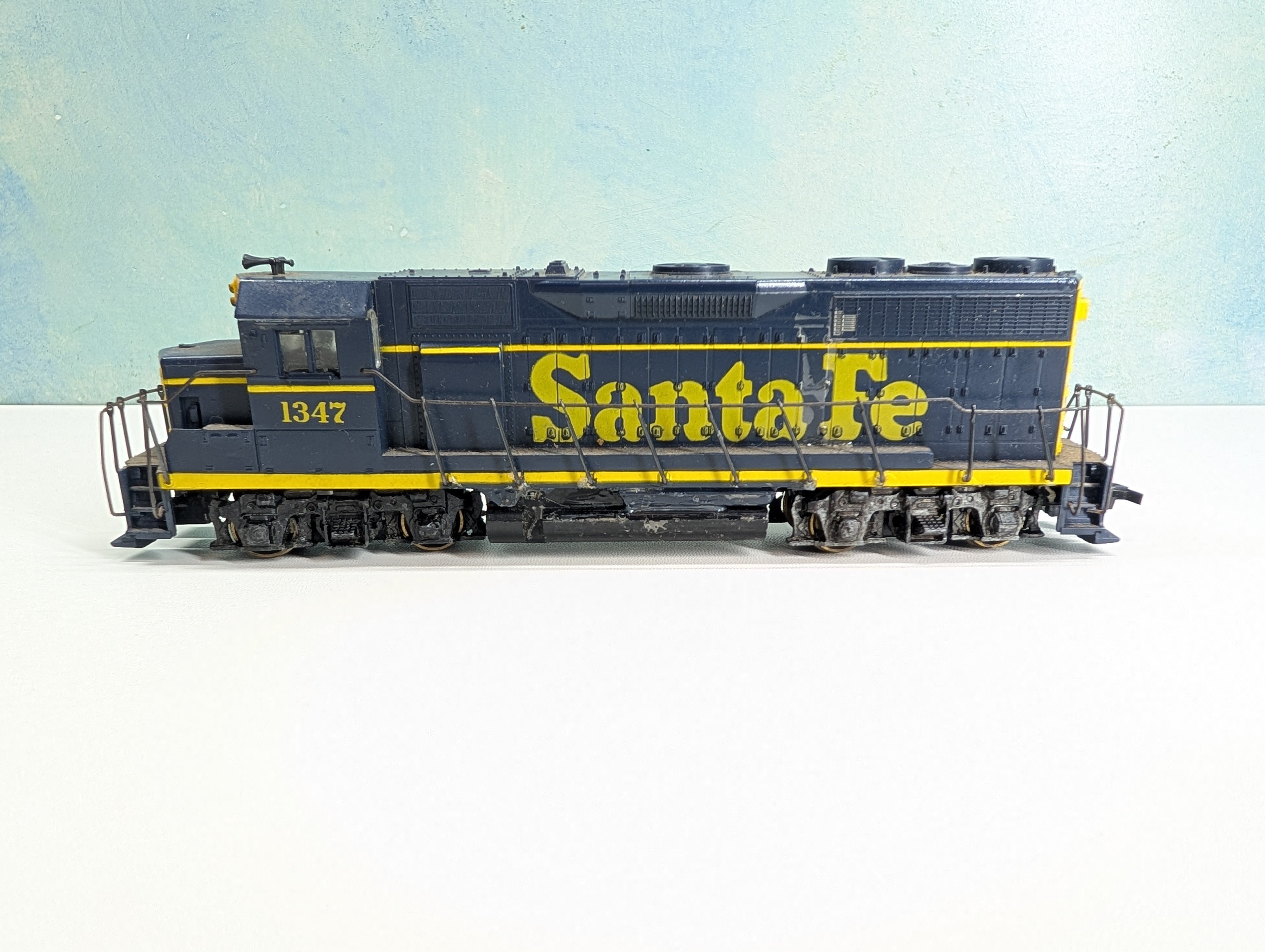 USED Athearn HO Scale GP35 Diesel Locomotive Santa Fe #1347 Tested! DC