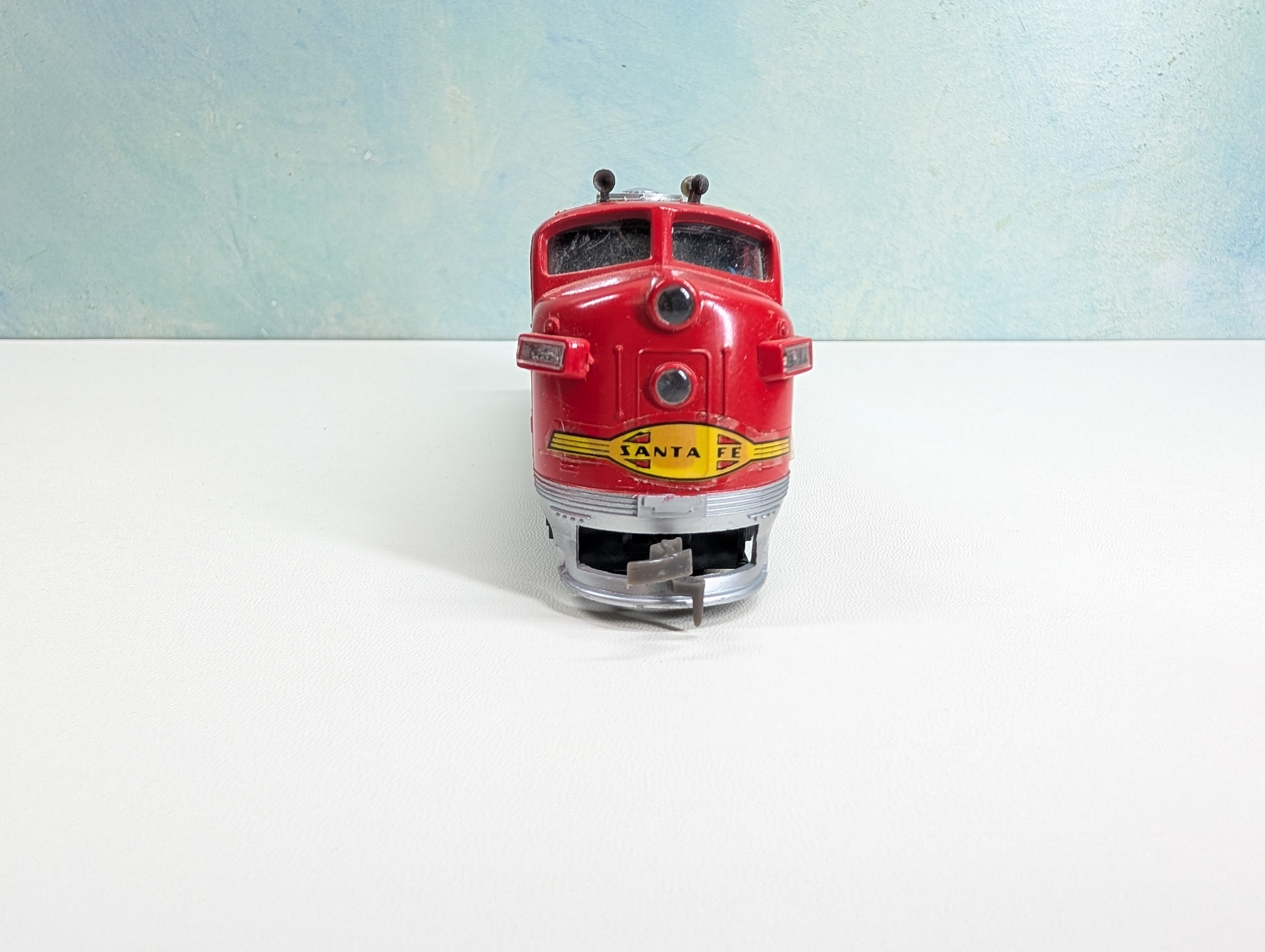 USED HO Scale F9A Diesel Locomotive Santa Fe Tested! DC