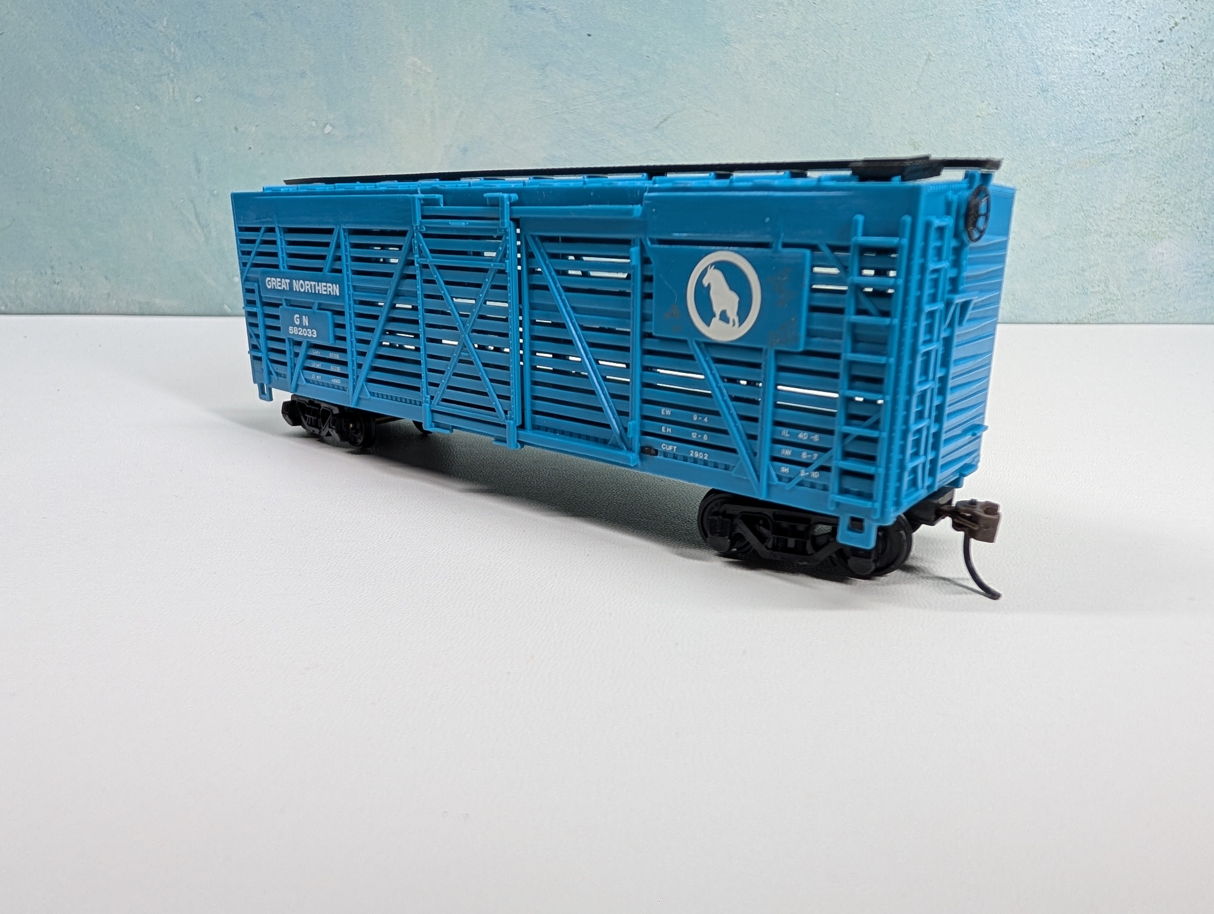 USED Bachmann HO Scale Cattle Car Great Northern GN #582033 Modern Gearboxes